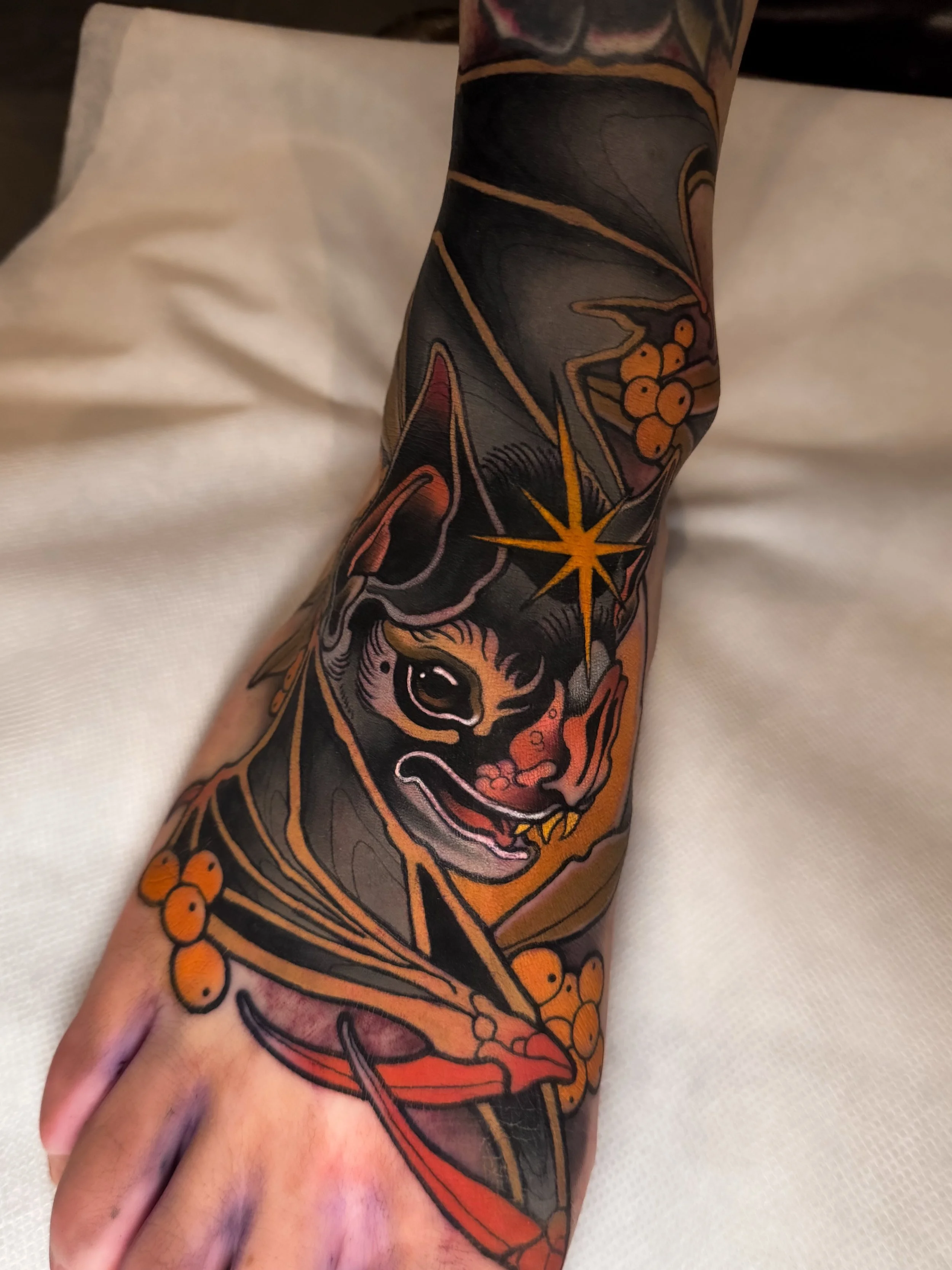 ❖ FROOTBAT ❖

Bat foot for a bad dude ! Thanks @tombttl for trusting me with this coverup 🙏🏽😁 missed u brother ! 

Done at @cobragoldtattoo using @vladbladirons @killerinktattoo @emalla.official @skin_master_ink