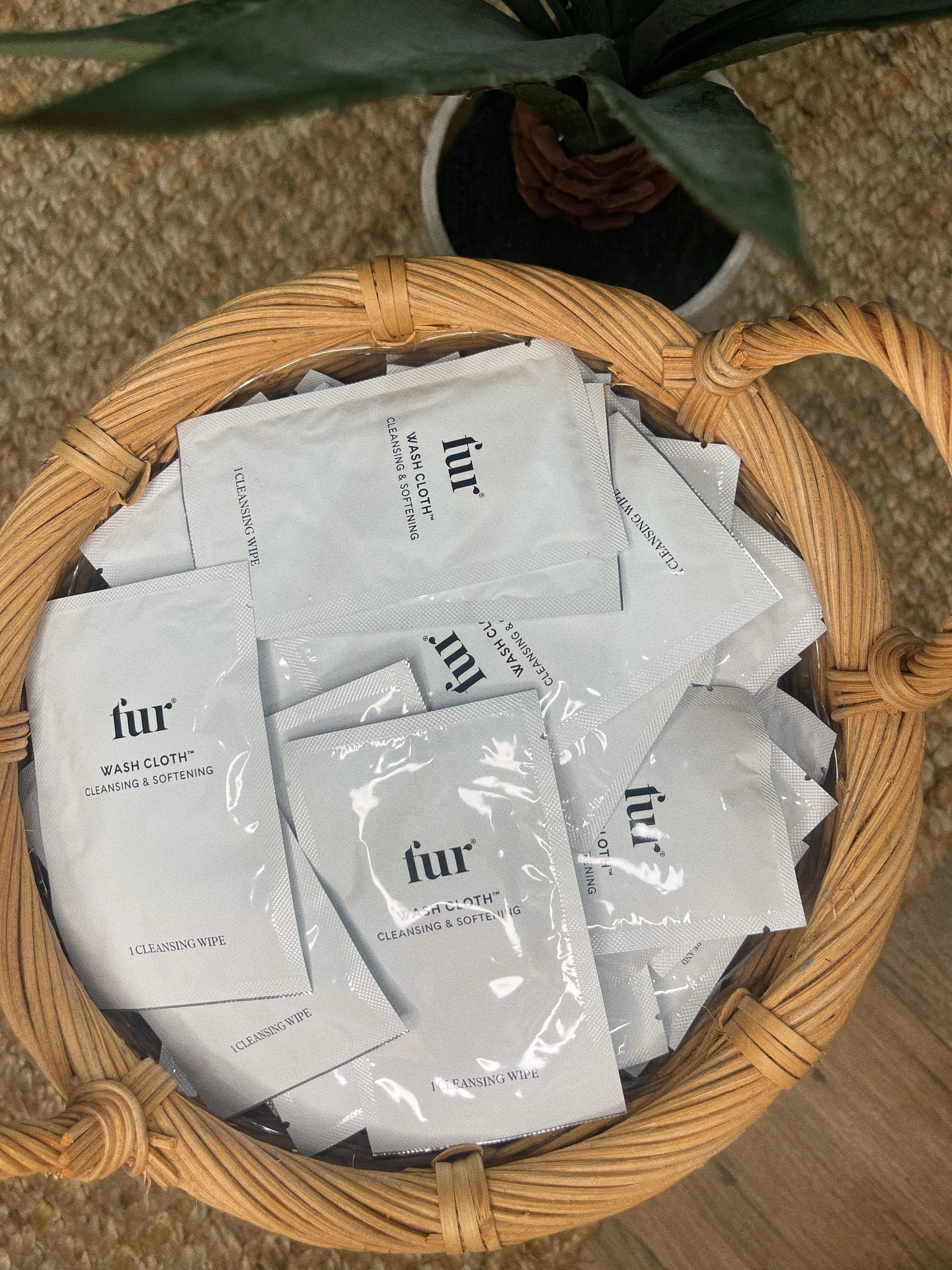 Because your comfort truly matters to me, I&rsquo;m happy to make sure it&rsquo;s an essential part of your bikini or brazilian experience.

Complimentary cleansing cloths are available during your studio visits so you feel fresh &amp; at ease.

Fur&
