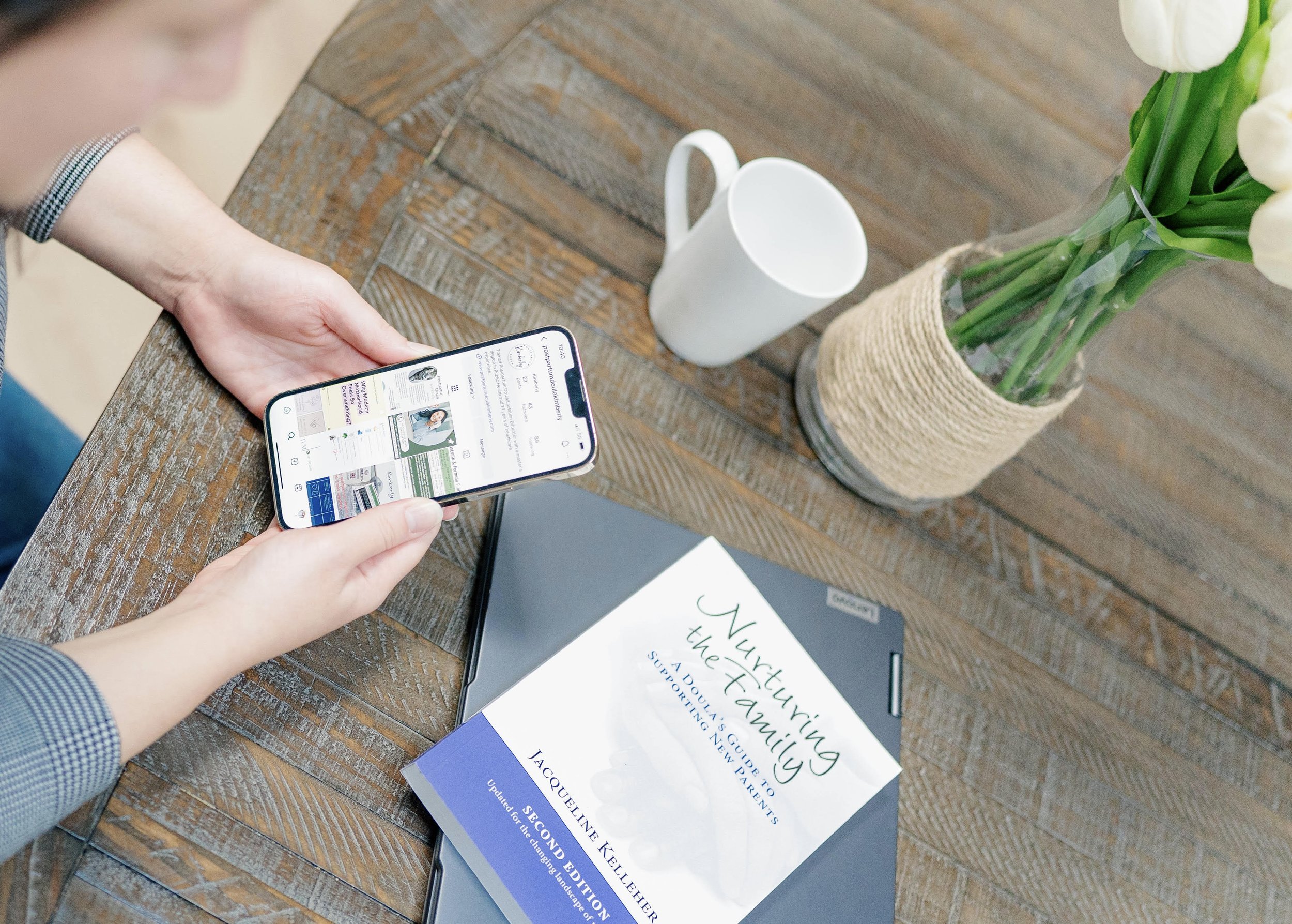 Washington postpartum doula in Bellevue, Bothell, Cottage Lake, East Renton, Issaquah, Kenmore, Kirkland, Maple Valley, Mercer Island, Newcastle, North Bend, Sammamish, Snoqualmie, and Woodinville. Postpartum doula near me. Lactation support near me.