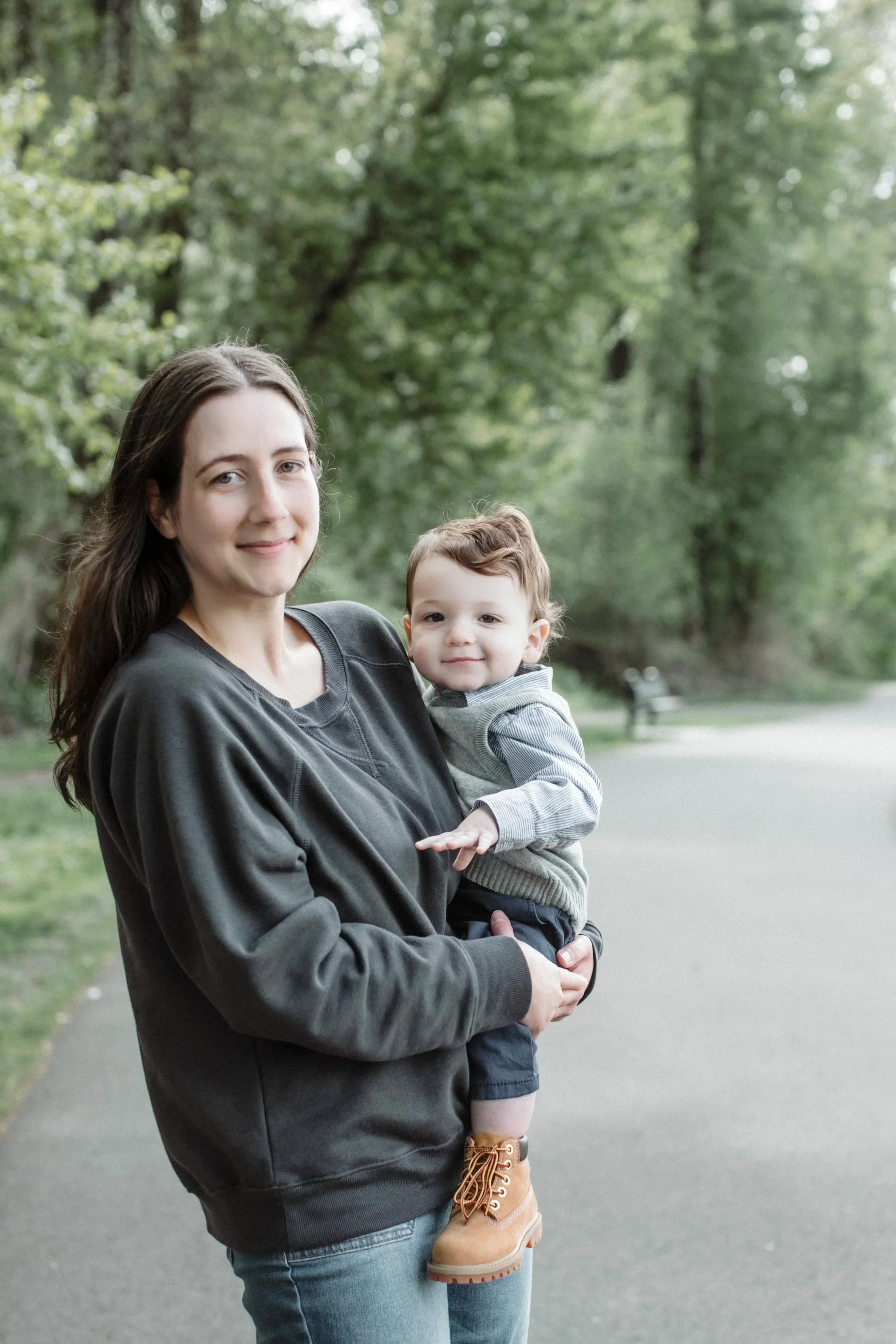 Postpartum doula Kimberly is a  trained postpartum doula and lactation educator with a master’s degree in Public Health and 14 years of healthcare experience.