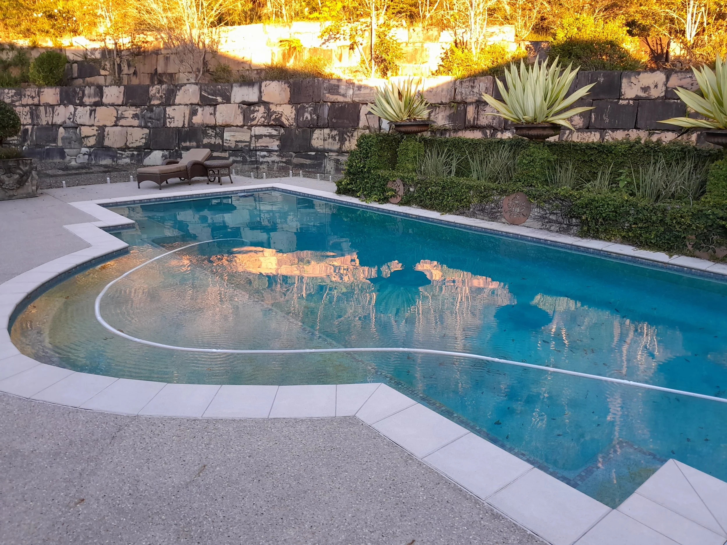 chevallum-curved-swimming-pool-clarity-pool-services.jpg
