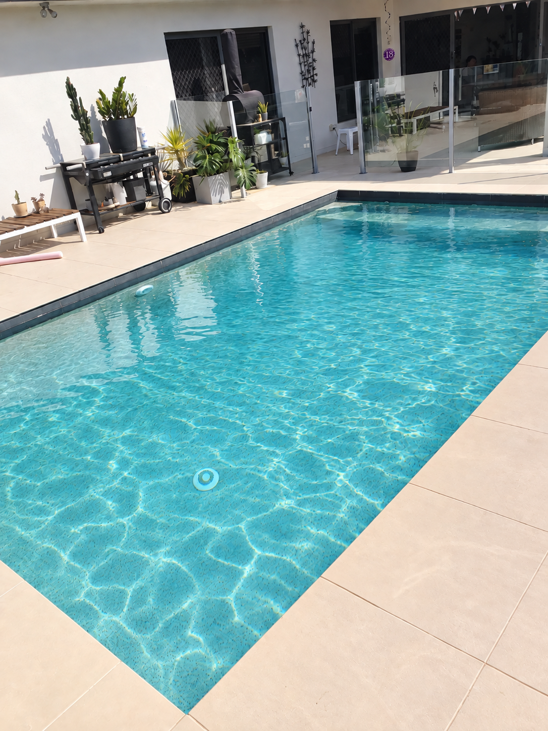 Pool Stain Removal in Birtinya