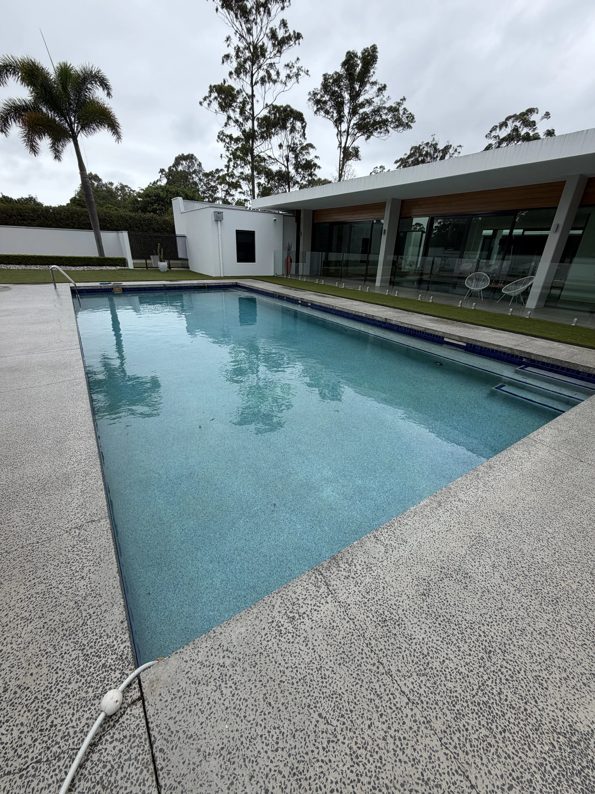 tanawha-swimming-pool-modern-home-clarity-pool-services.jpg