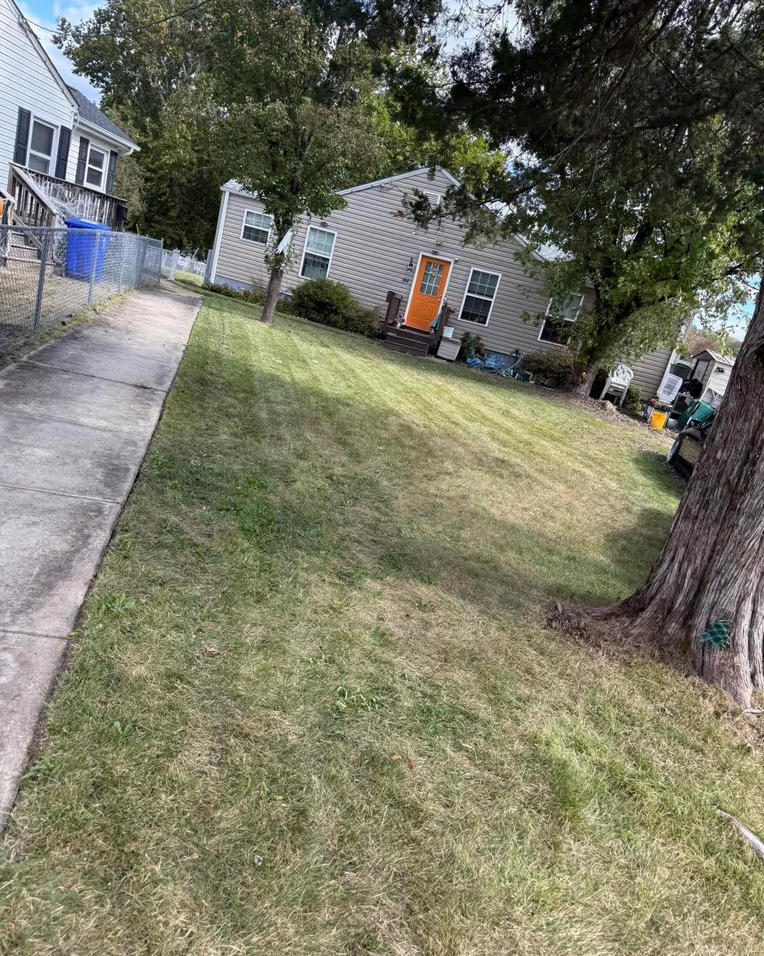 Look at them lines 😎  #smallbusinessowner #blackownedbusiness #batescutzlawncare #LawnCare #localbusiness #locallyowned #Maryland