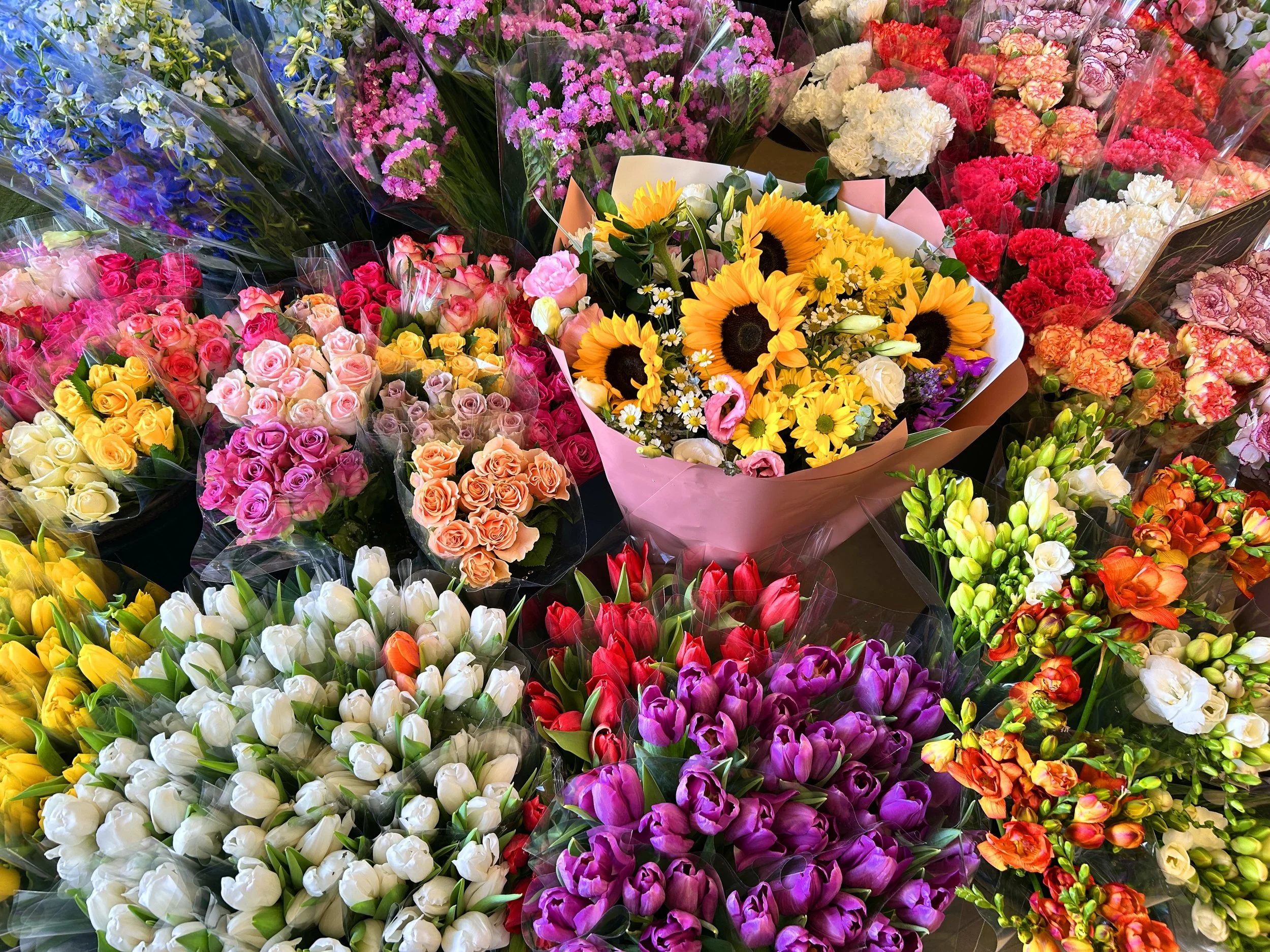 10 Flowers and Bouquets to Send  and What They Mean