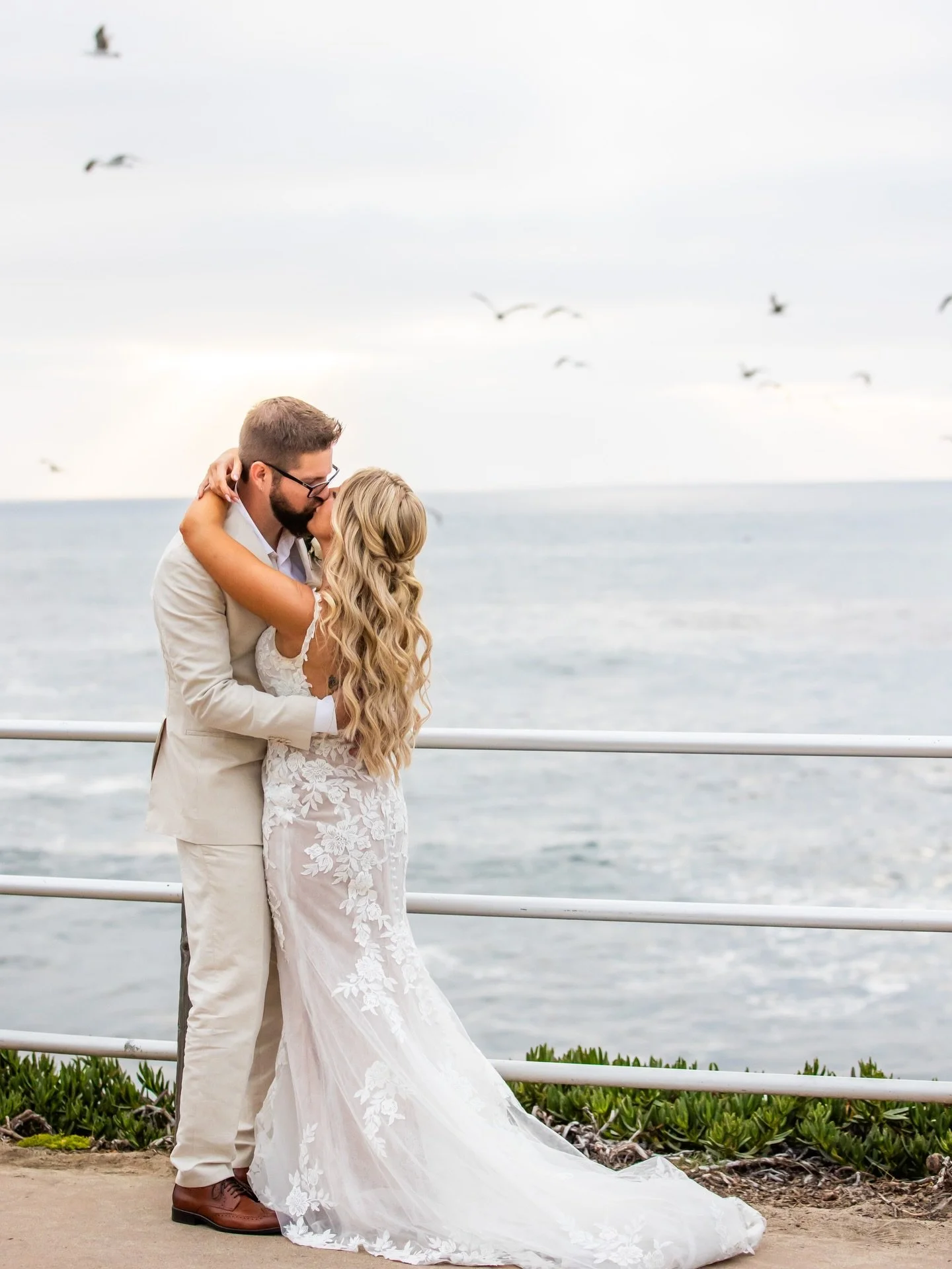 A TIMELESS STYLE FOR THIS CUTIE BRIDE🥺🤍💍

MUA @makeupbylindajoy 

#bridalhairstylist #weddinghairstylist #sandiego #sandiegobridal #sandiegobridalhair #travelingbridalhairstylist #weddinginspo #travelingweddinghairstylist #weddinginspiration #labr