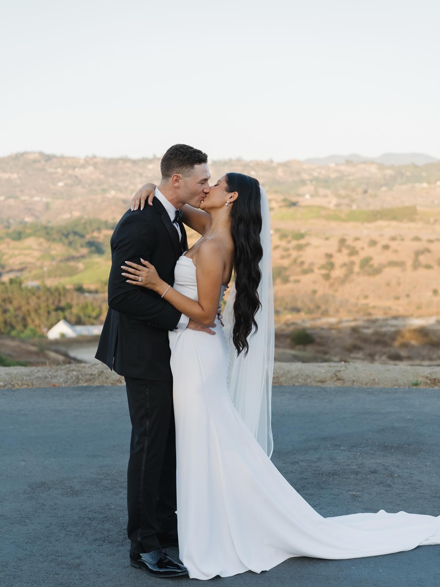 ALYSSA&rsquo;S BIG DAY🤍

*from the SD archives* Also this is all her hair!? 🤭😍

#glamwaves #orlandohairstylist #orlandoweddings #orlandobride #orlandobridalhairstylist