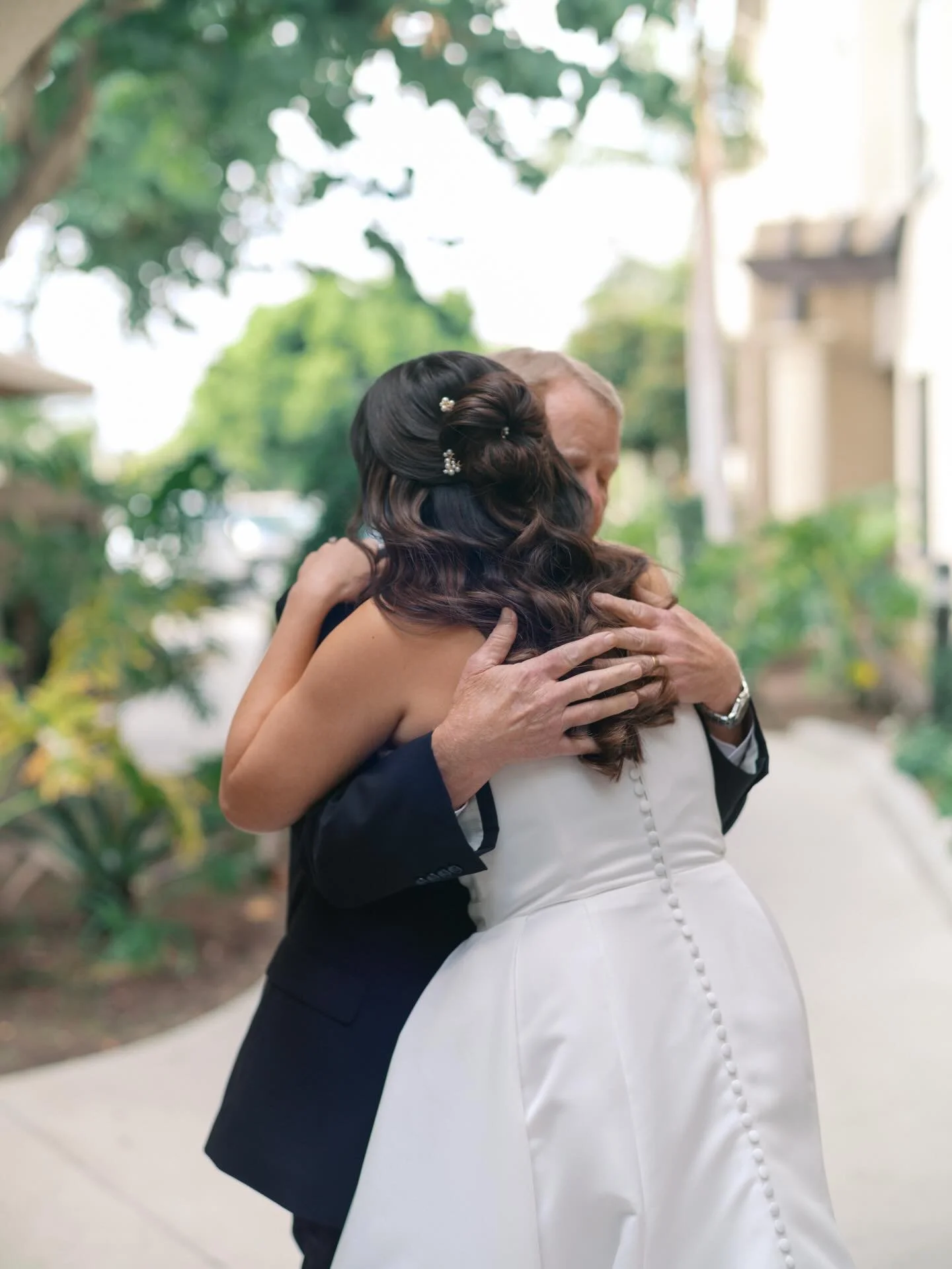 Because this hair &amp; this sweet bride deserve to be on the feed again, the archives are so so cute and now I miss my dad🥲✨

PHOTOGRAPHER @brianleeweddings 
MUA @lysstalkmakeup 
EXTENSIONS @bfbhair 

BOOKING IN ORLANDO, FLORIDA &amp; surrounding a