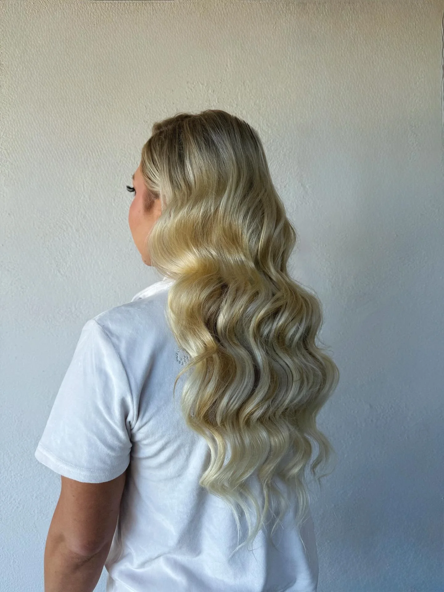 GLAM WAVES 🌊🌊🌊

HAIR EXTENSIONS @bfbhair 

BOOKING LINK IN BIO 
#orlandoweddings #orlandoweddinghairstylist #orlandobridalhairstylist #weddinghair #bridetobride