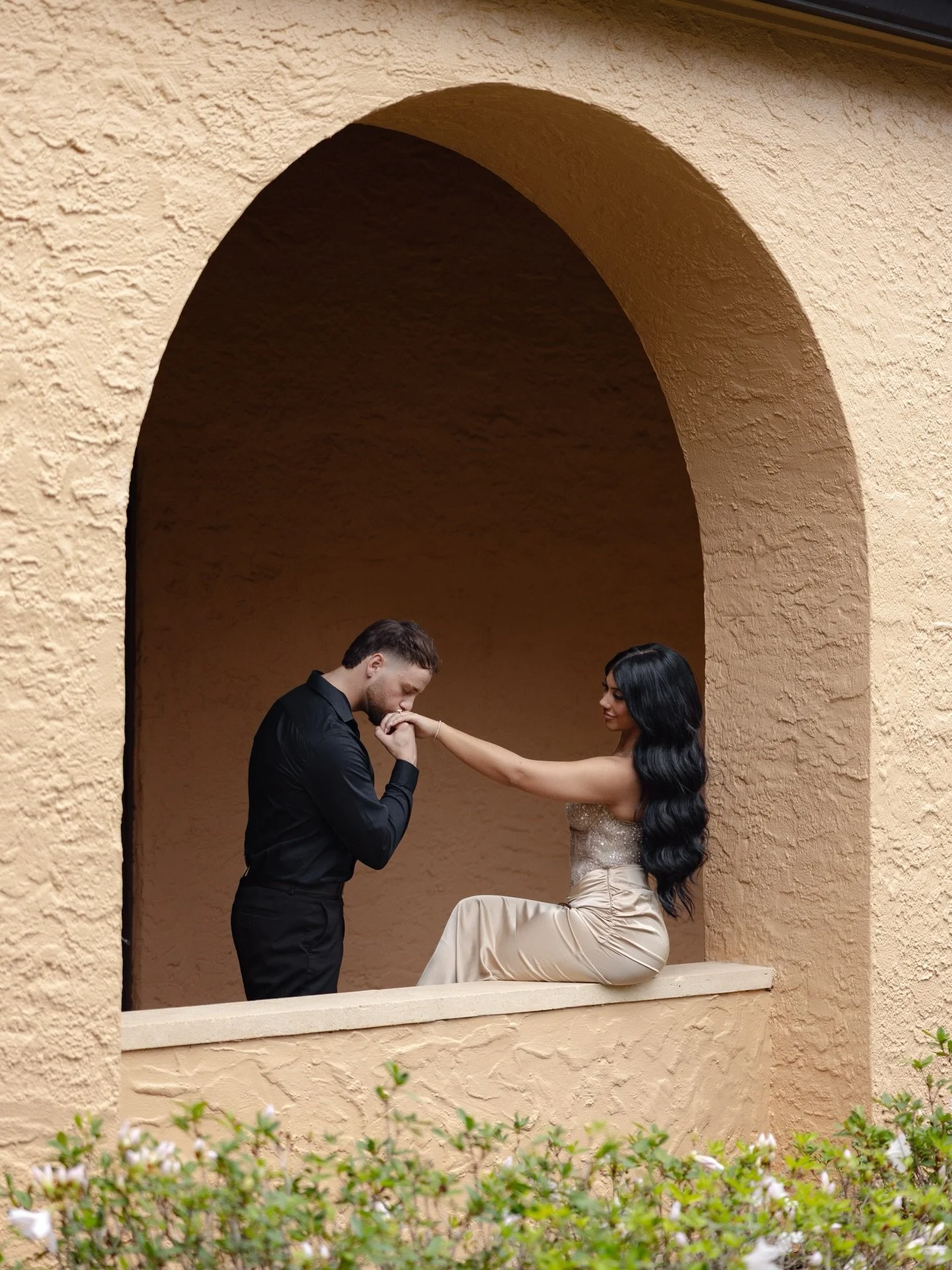 EEEEEK. THESE PHOTOS!?? Soft glam has been such a popular one. 🤭 I did say the glam was glammin✨

MU on @chanel.arce by @chanel.arce @calashandbeauty 

#orlandowedding #glamwaves #orlandobridalhair #orlandoweddinghairstylist #orlandobride