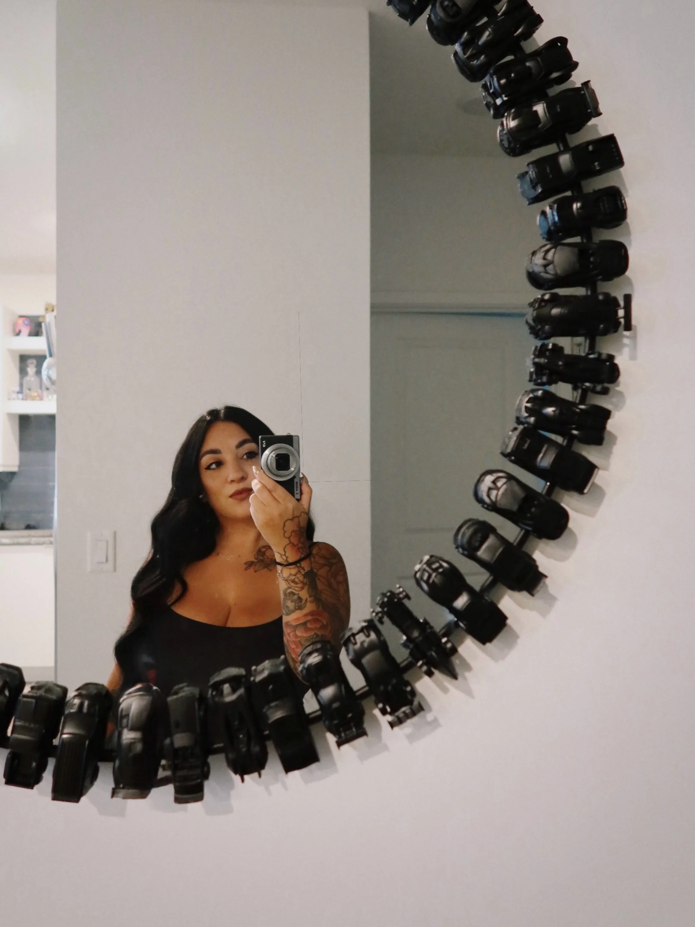 Hi, it&rsquo;s me 🖤

It&rsquo;s been a little while since I&rsquo;ve shown my face around here, so I thought it was time to reintroduce myself &amp; say hi 👋🏼 

I&rsquo;m Naomi&mdash; wedding &amp; bridal hairstylist, lover of beautiful hair, roma