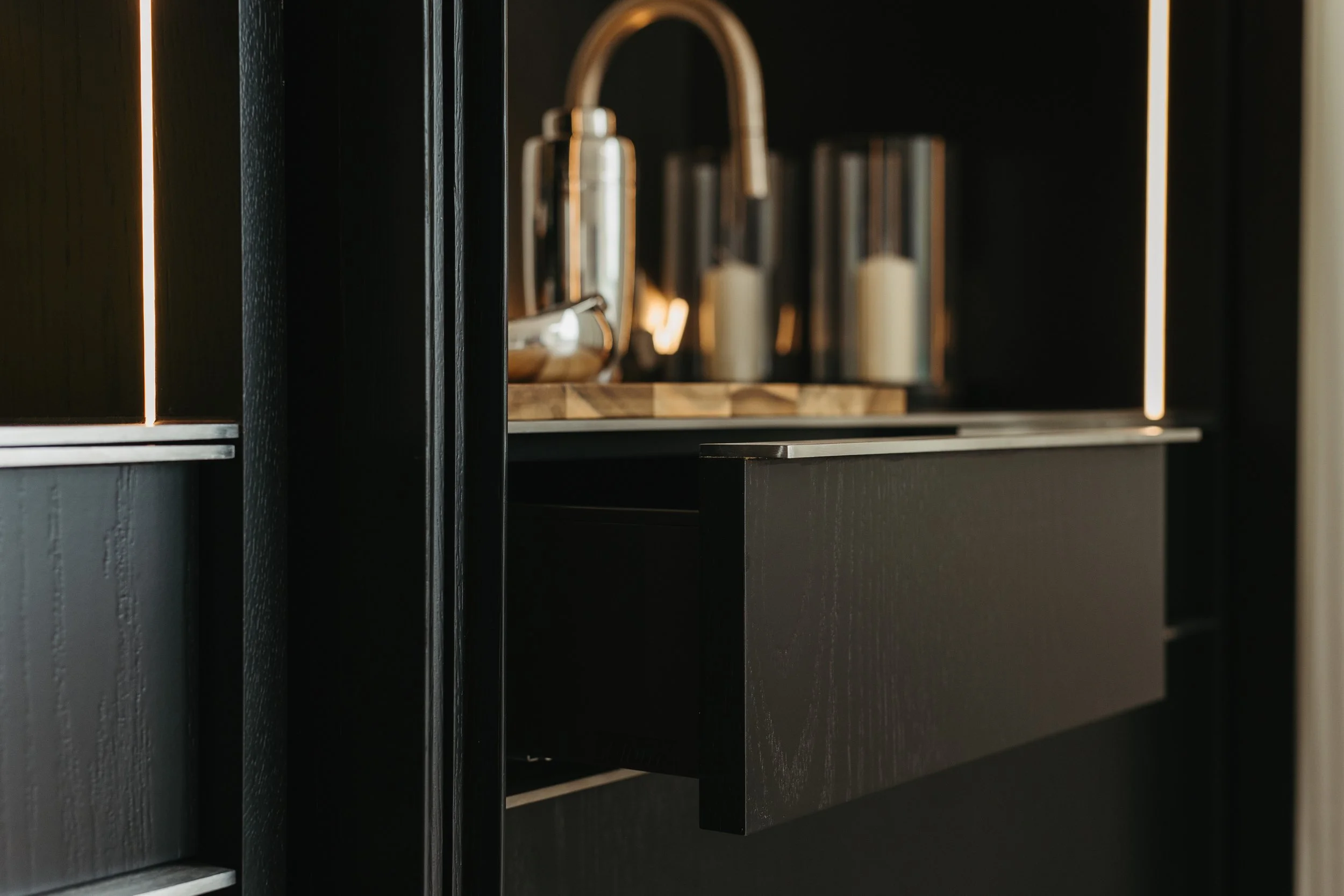 Natural Veneer vs Engineered Veneer: What’s the Difference in Modern Joinery?