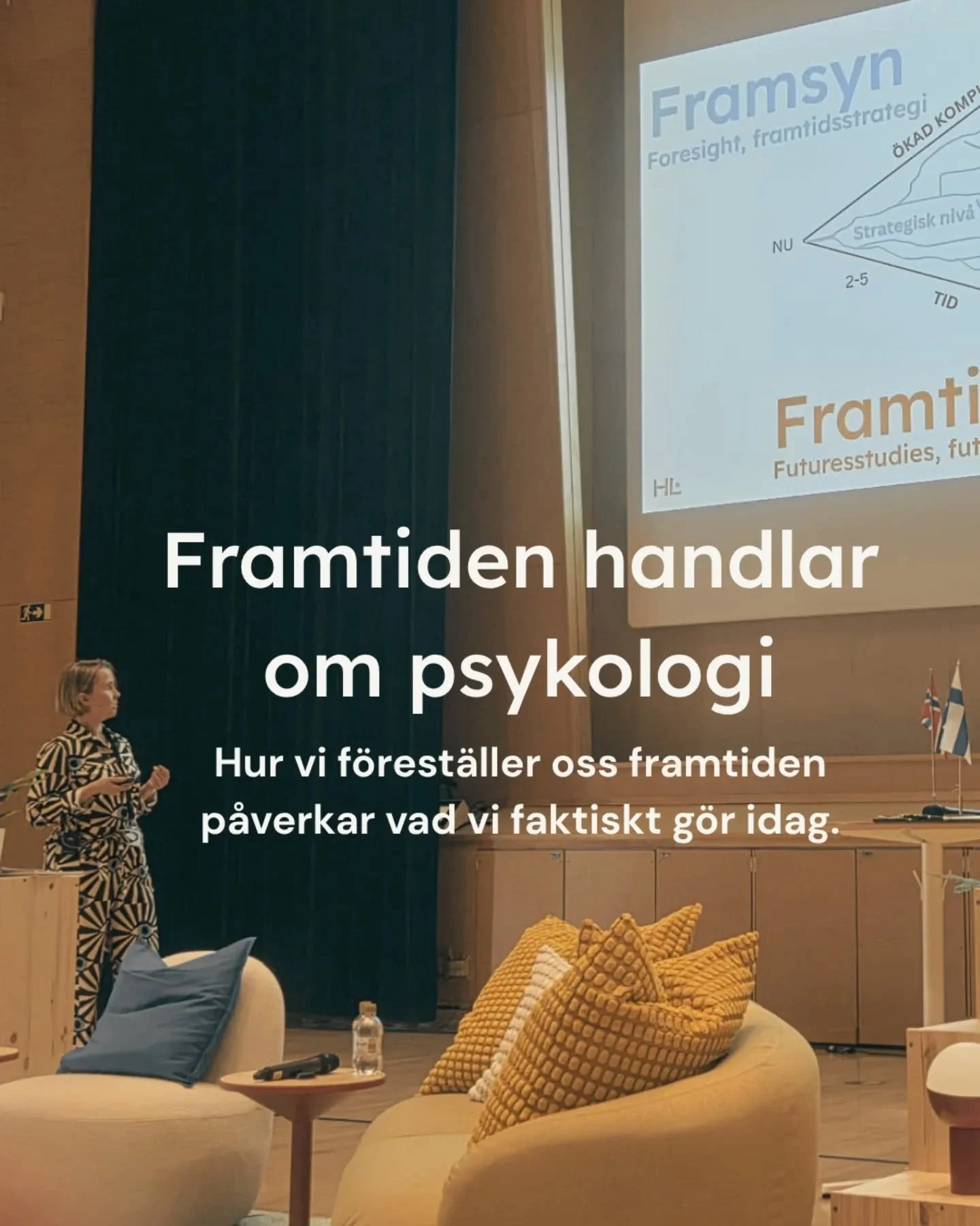 Framtidsarbete handlar inte bara om trender eller data. Det handlar om psykologi. Om f&ouml;rest&auml;llningsf&ouml;rm&aring;ga. Om vilka ber&auml;ttelser som k&auml;nns m&ouml;jliga f&ouml;r oss, och vilka vi inte ens ser.

Det som idag k&auml;nns o