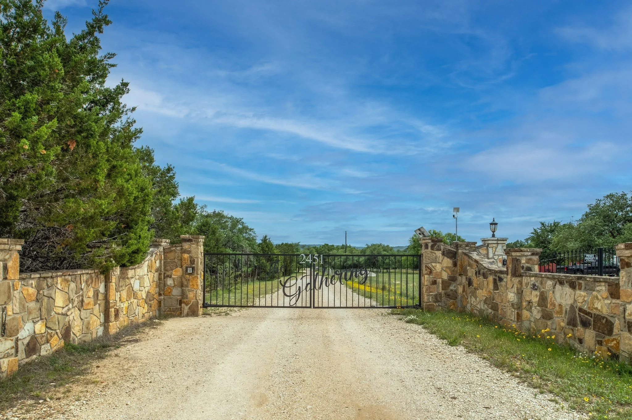 Main House vs Cottage vs Entire Property: Which Stay Fits Your Group?