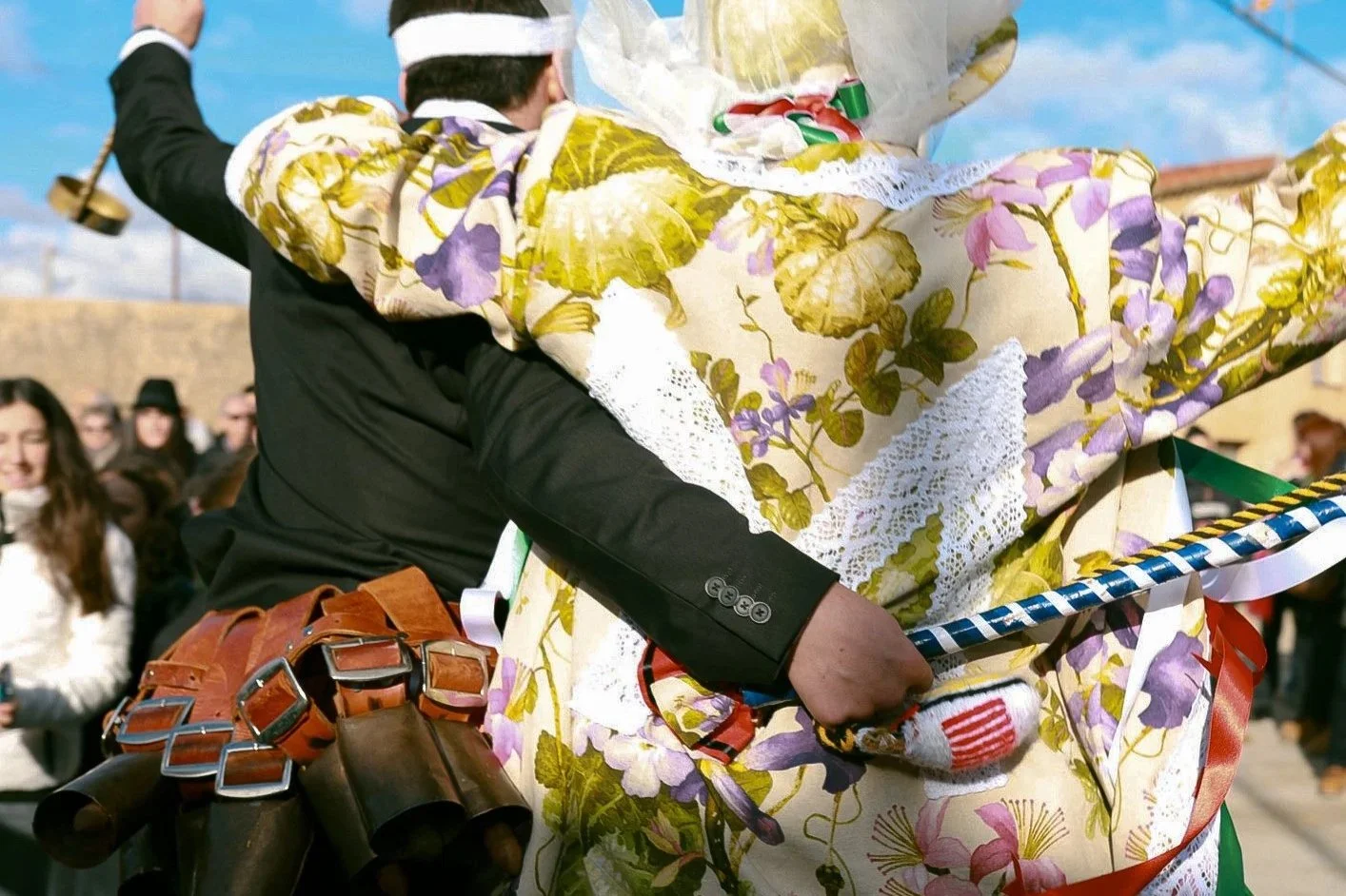 de pueblo siendo de ciudad