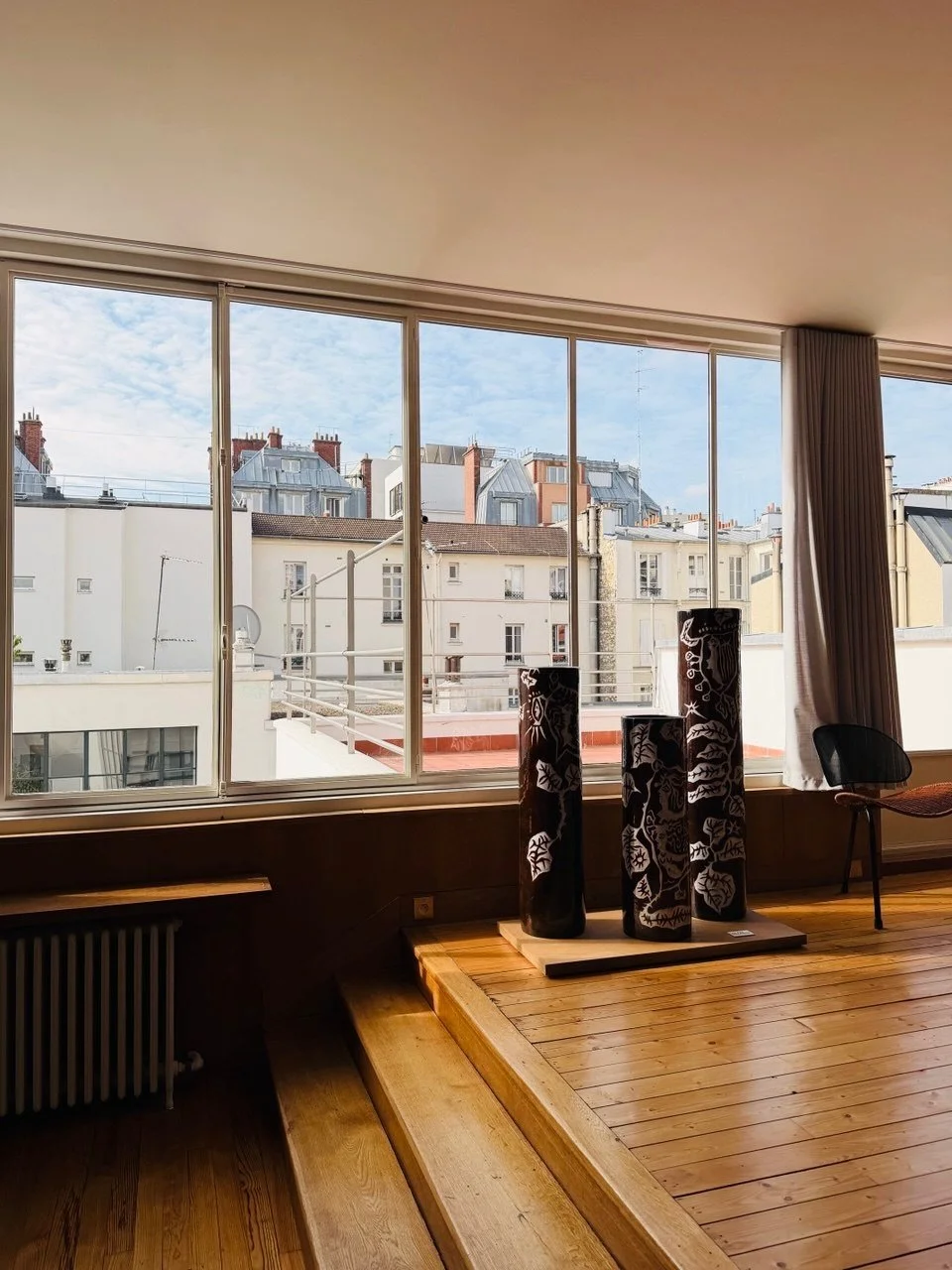 Vendredi dernier nous avons visit&eacute; deux ateliers face &agrave; face dans le XIVeme arrondissement. 
Deux artistes des ann&eacute;es 20&ndash;30, deux fa&ccedil;ons d&rsquo;habiter et de travailler.

D&rsquo;un c&ocirc;t&eacute;, l&rsquo;atelie