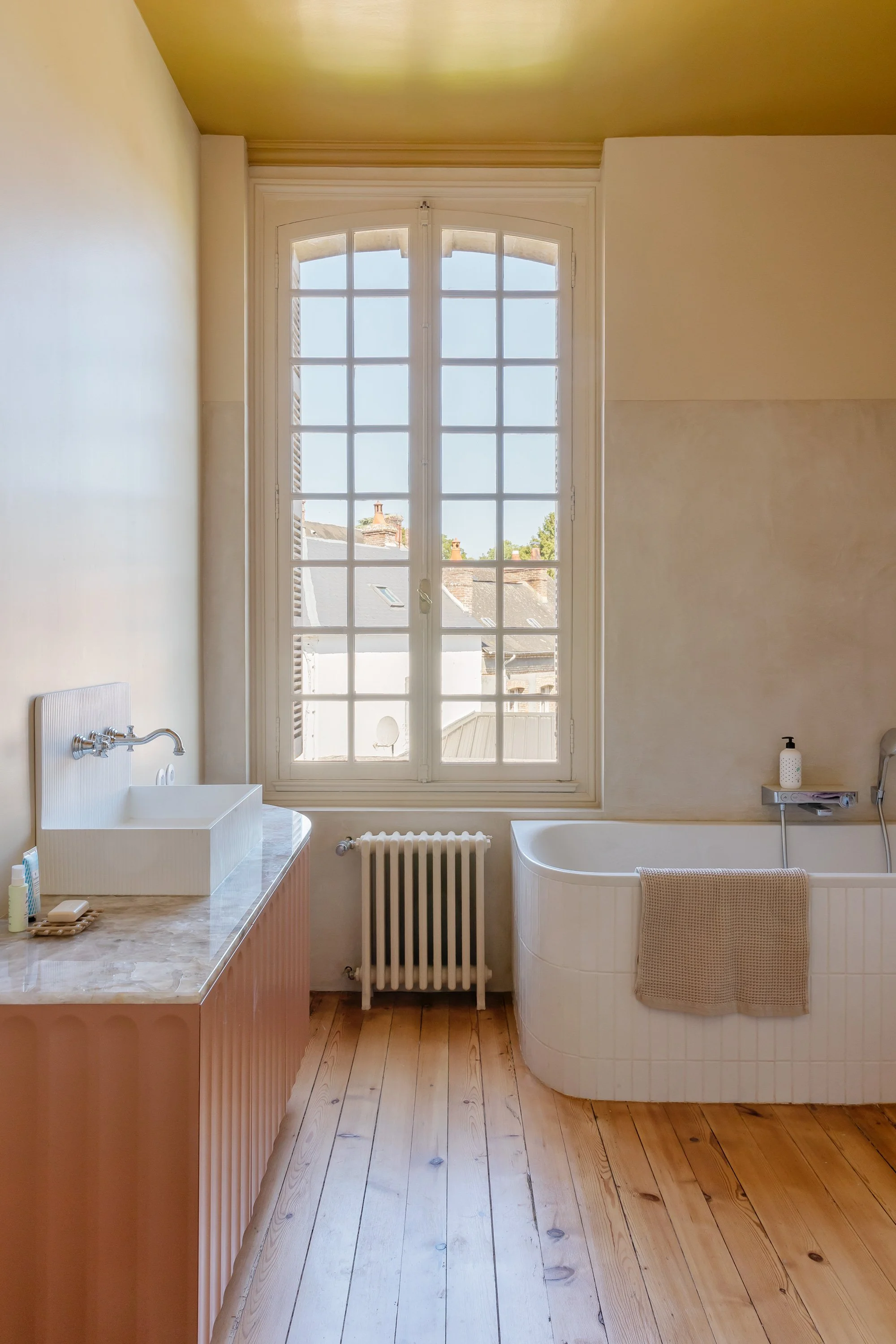 salle de bain colorée