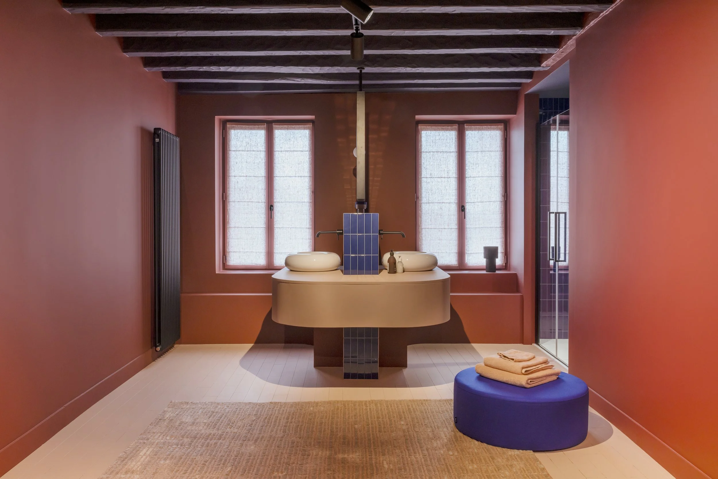 salle de bain colorée