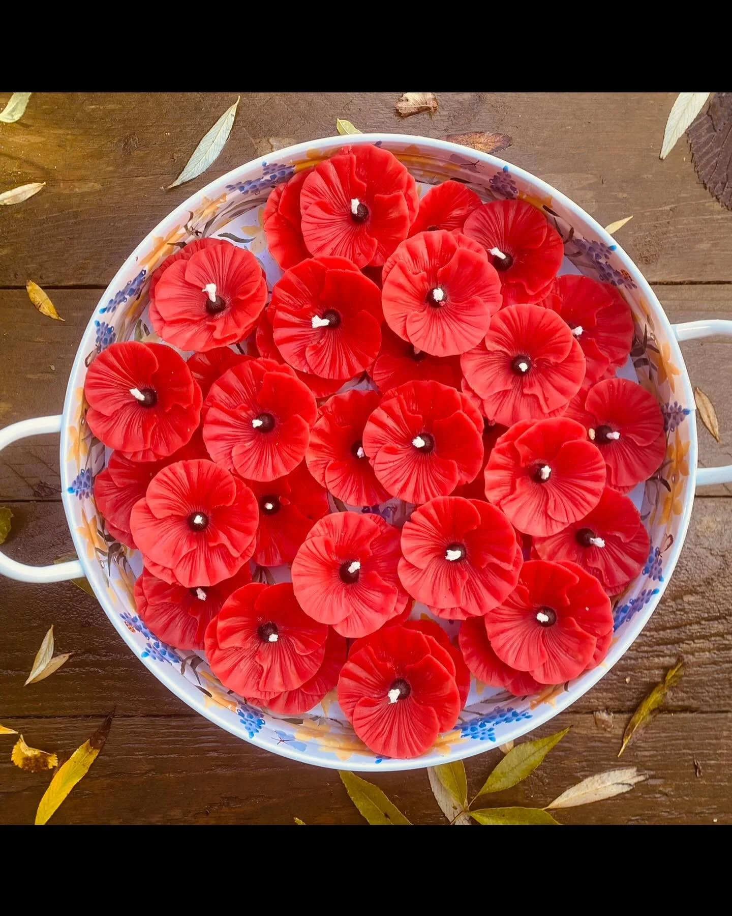 For every poppy I sell throughout the year I make a donation to the @royalbritishlegion 

&lsquo;In Flanders fields the poppies blow between the crosses, row on row,&rsquo; - John McCrae 

My next market will be @michaelmas_fair where you can purchas