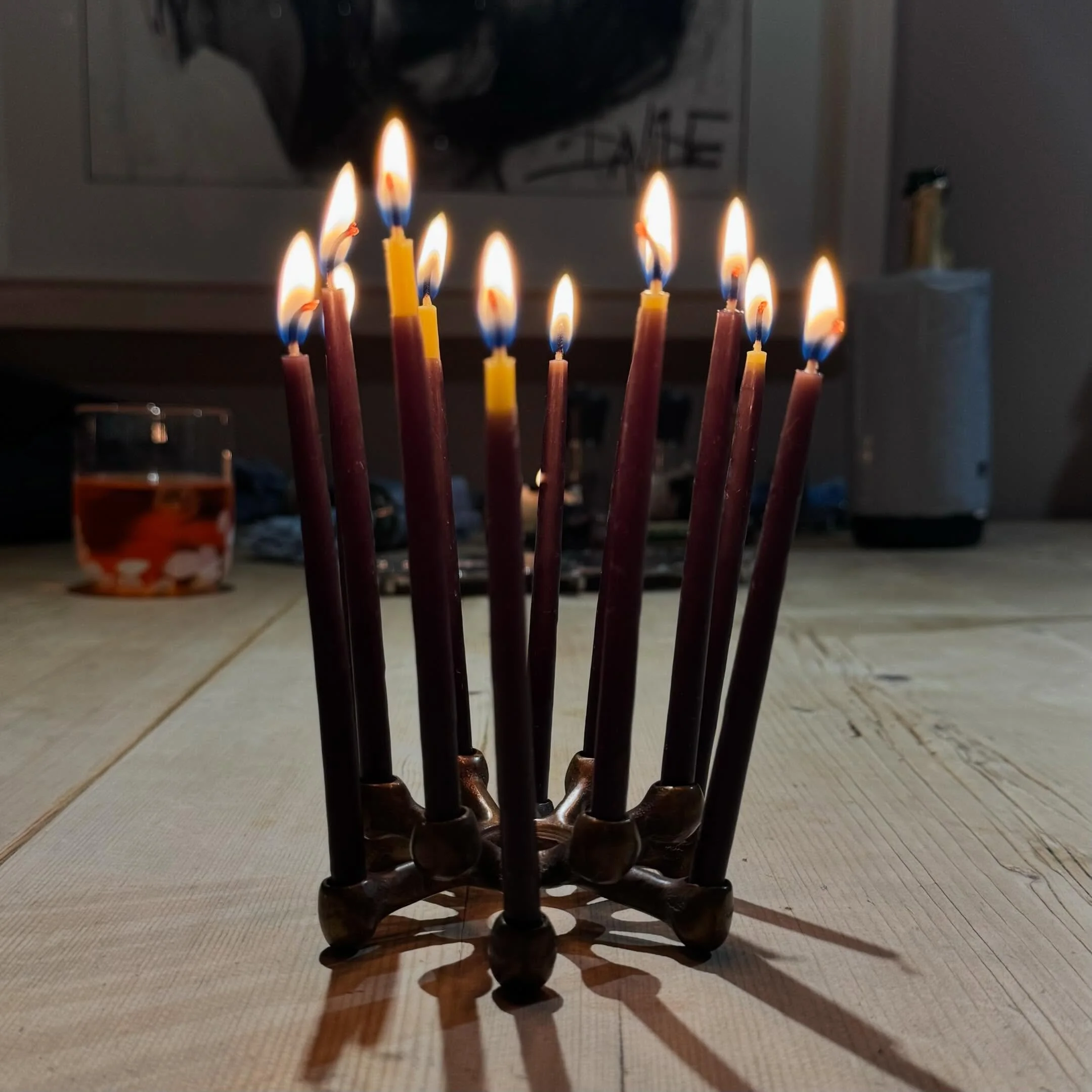 Looking for a cozy Christmas gift? Beeswax candles never miss.

#purebeeswax #beeswaxcandles #devonbees #handdippedcandles #christmascandles #meditationpractice #meditioncandles