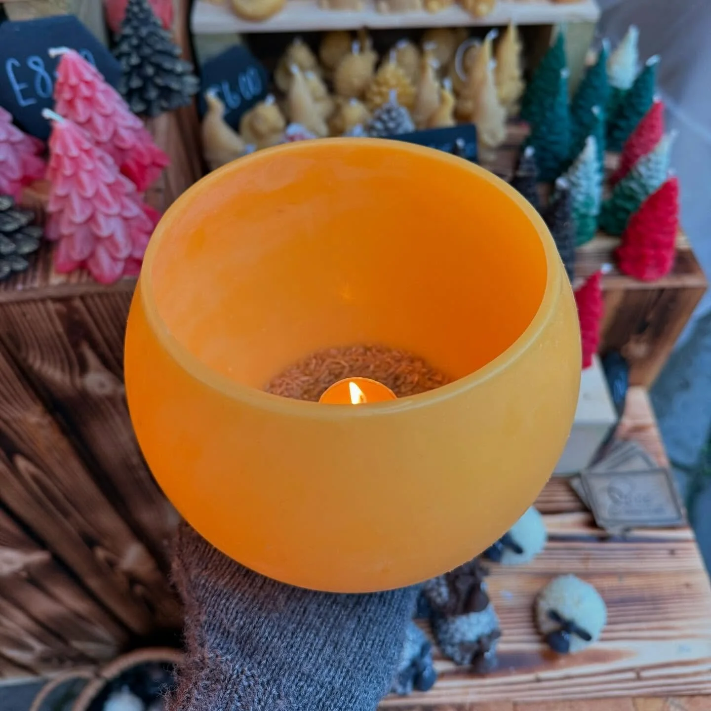 It may be a bit damp and breezy here @bathchristmasmarket but the atmosphere is amazing! 
Thank you to everyone who has come and seen me so far. 

Mon-Wed | 10-7
Thurs-Sat | 10-8 
Sun 10-6

#bathchristmasmarket #bathmarket #christmasmarket2025 #pureb