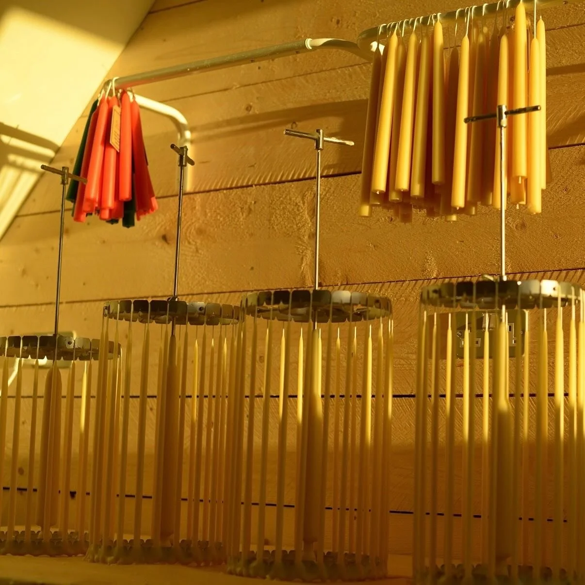 Anyone else rushing to get their tax return in?
I cannot wait to get back in the workshop and start dipping! 

#purebeeswax #beeswaxcandles #handdippedcandle #handdipped #rawwax #beeswax #devonbees