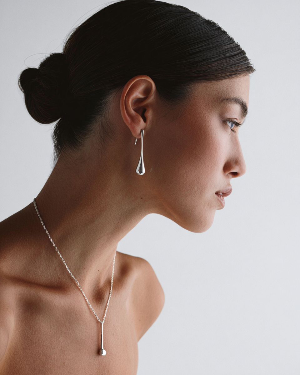 jxwnnxx_httpss.mj.runzXkyrvyjHJM__A_model_wearing_silver_earr_3b844d92-983d-47e4-bb7f-07c1be3c86f1_0.png