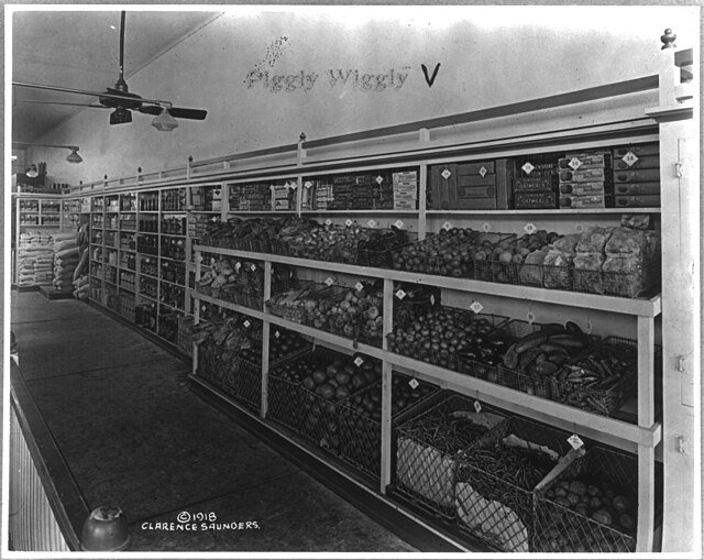 Interior of a Piggly Wiggly Supermarket in Tennessee in 1918
