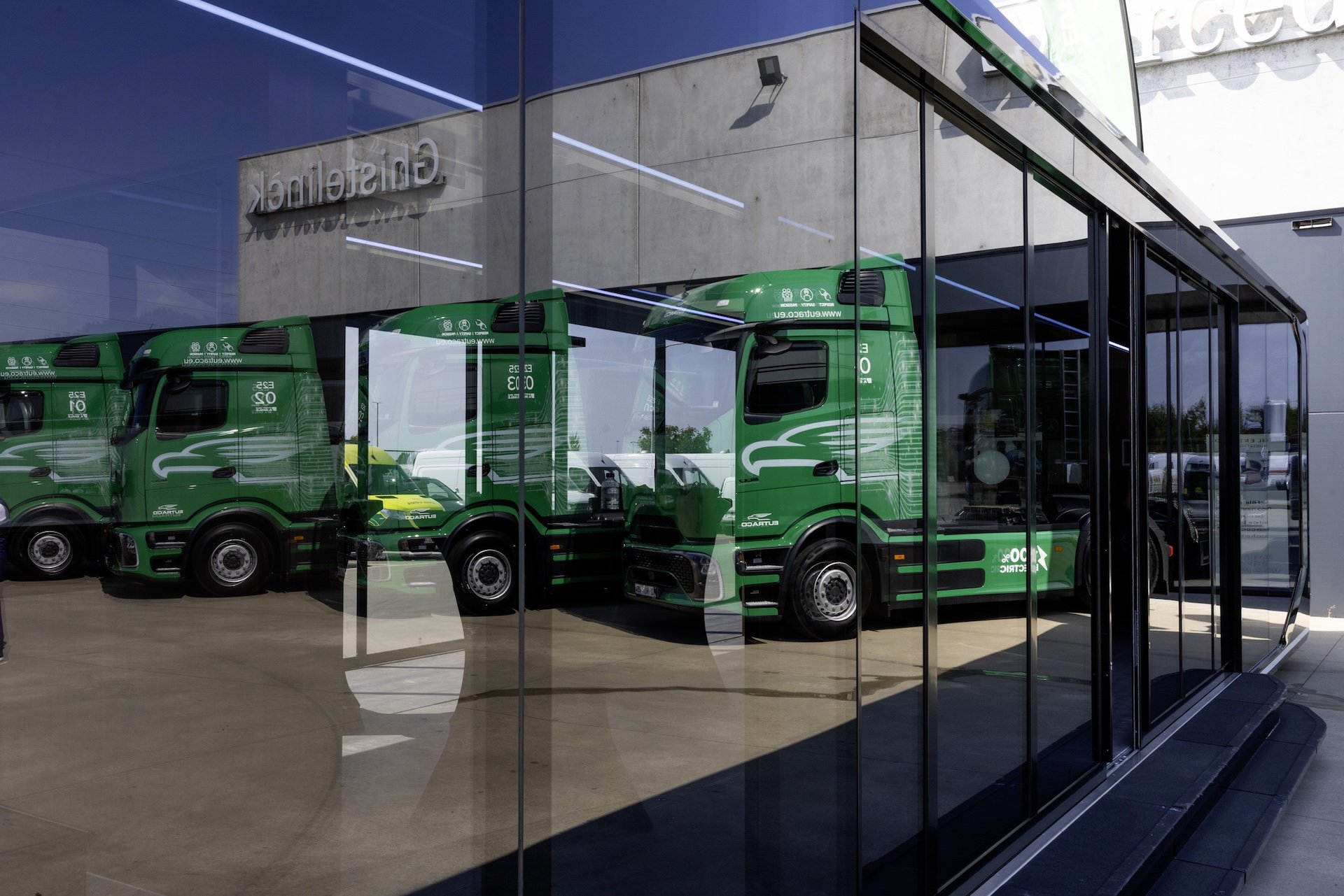 RENTXPND_Eutraco_eActros600_3.jpg