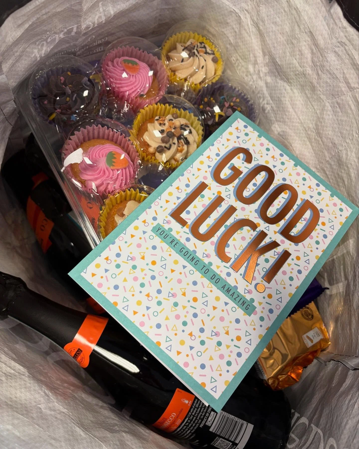 Pre &amp; post show goodies courtesy of @coombeangela &amp; @smcoombe16. Thank you!!! 🤩🥳🥂