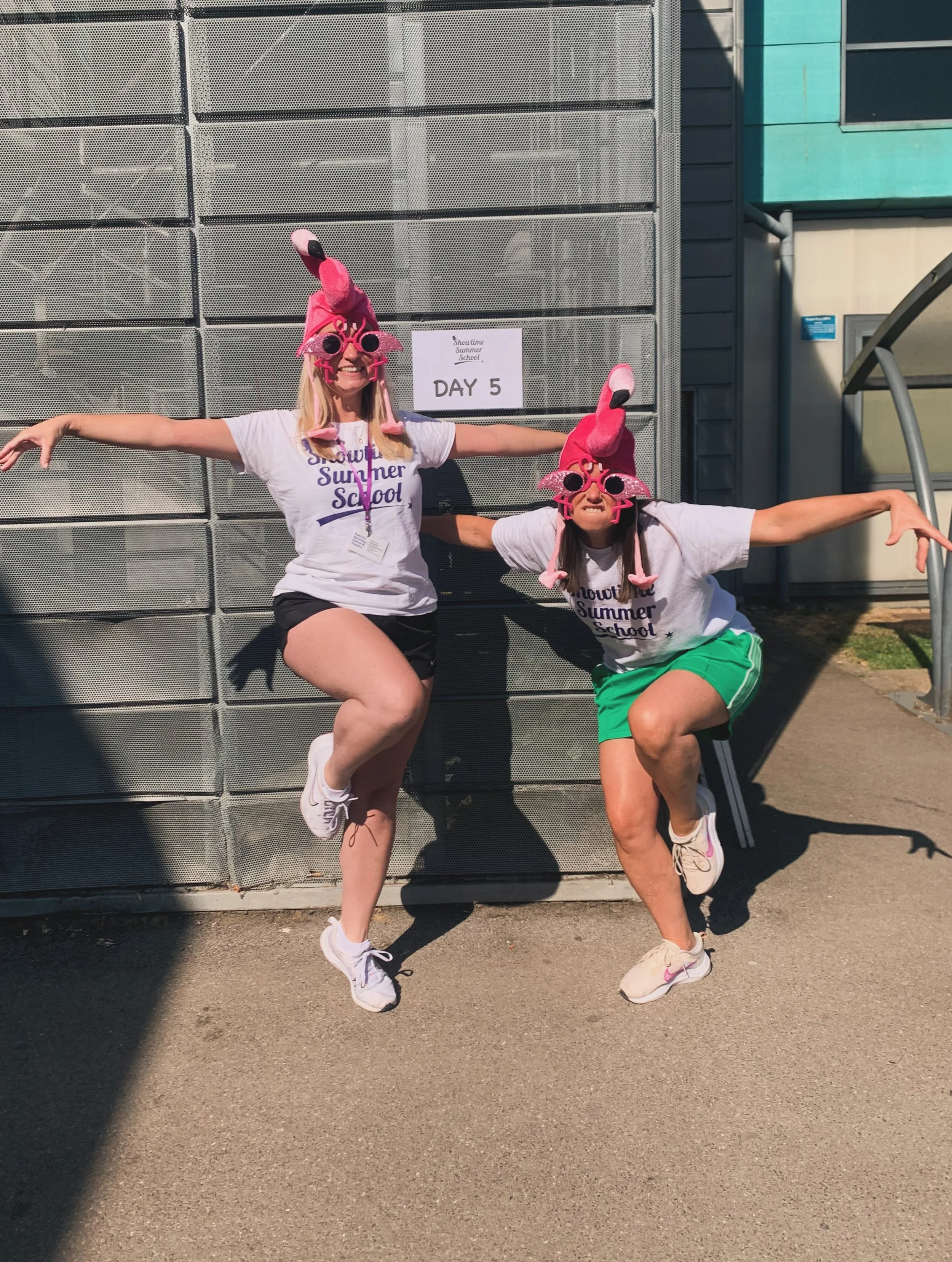Day 5 💜 A bit of play time before a run of the show &amp; then the big performance! More pictures to follow 🤩
