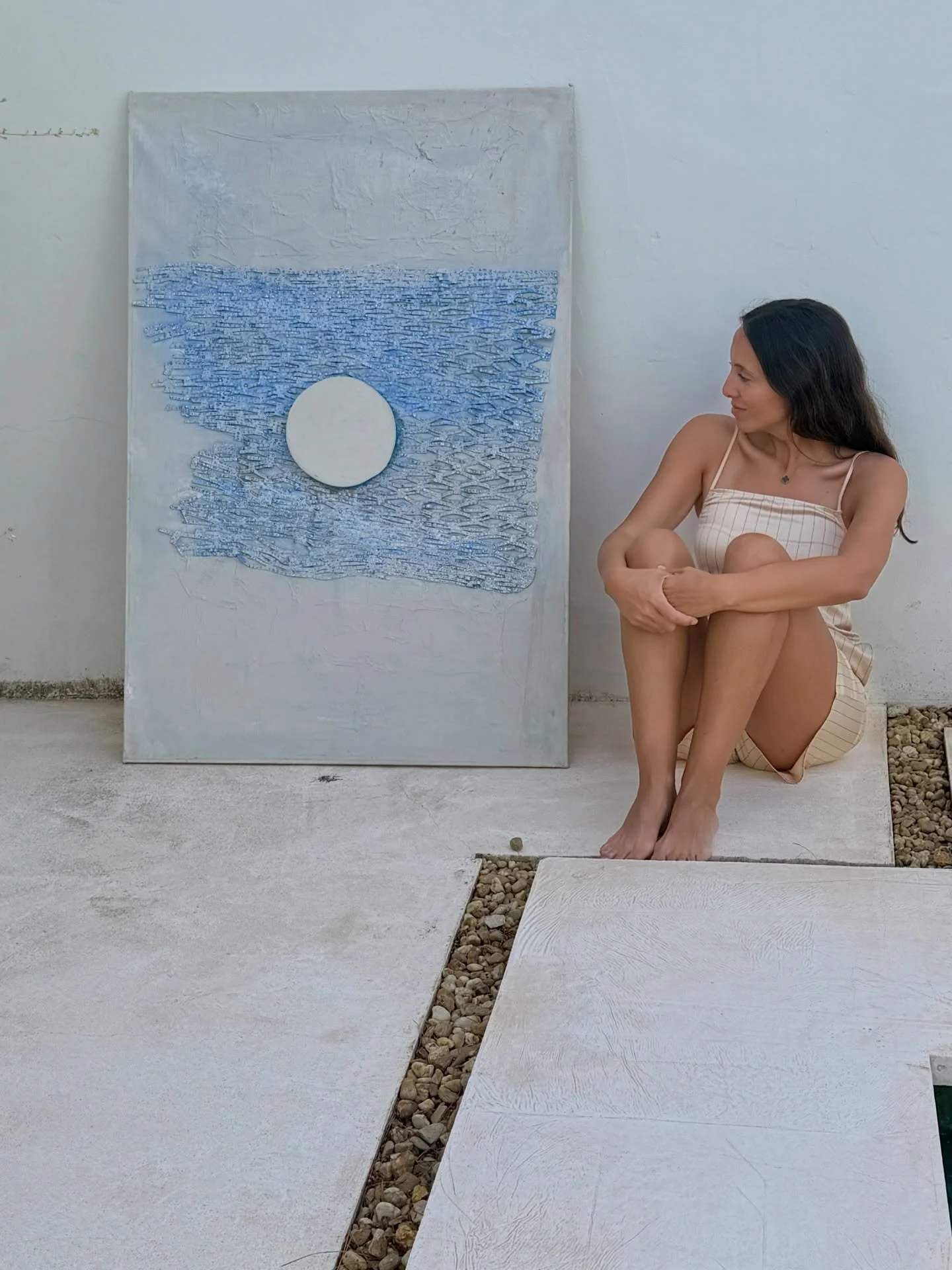 Los c&iacute;rculos como b&uacute;squeda del centro 🔘

Volver una y otra vez al mismo trazo,
como quien se busca sin saber exactamente d&oacute;nde encontrarse.

El c&iacute;rculo no tiene principio ni final,
solo un intento constante de equilibrio.