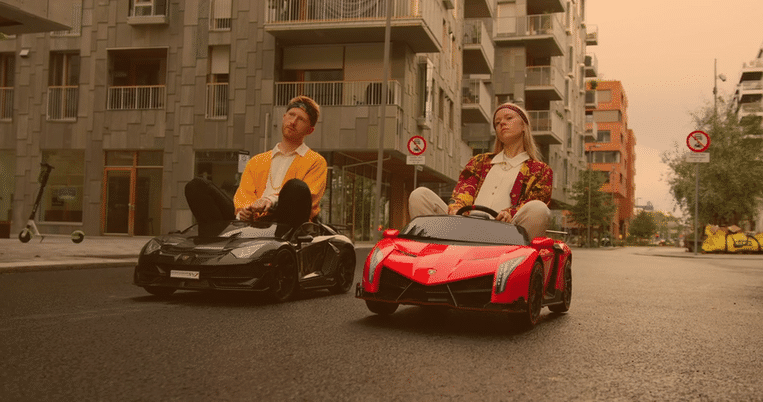 KNIV & GAFFEL - BENSIN (Official Video)-high.gif