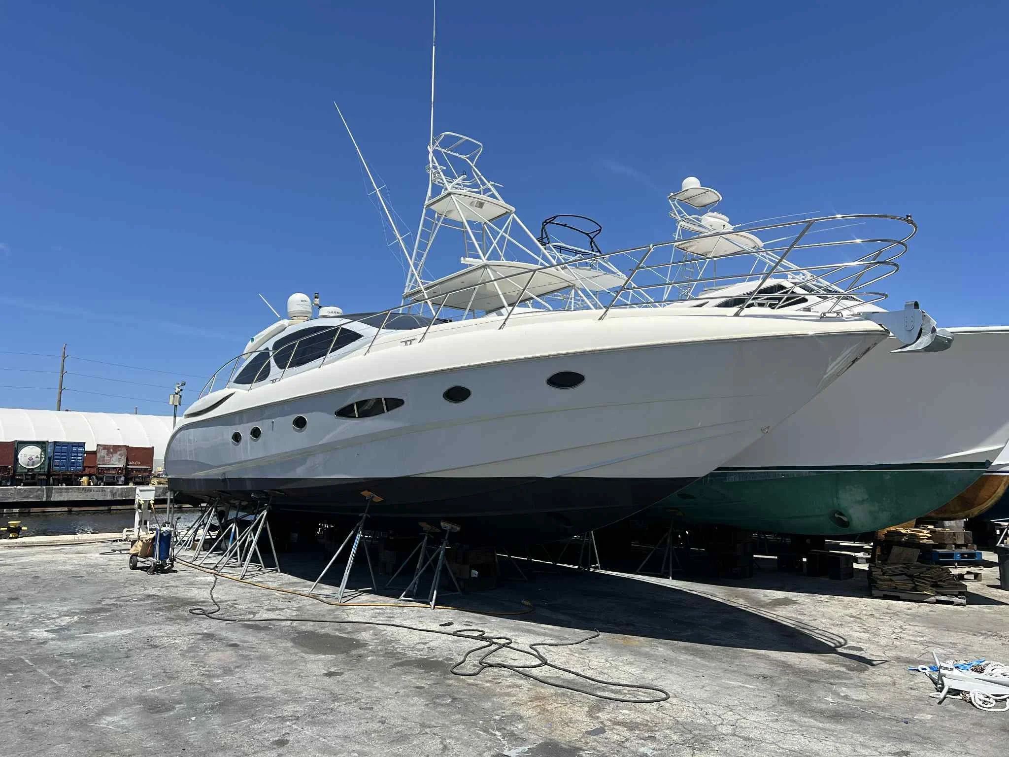 2005 Azimut.jpg