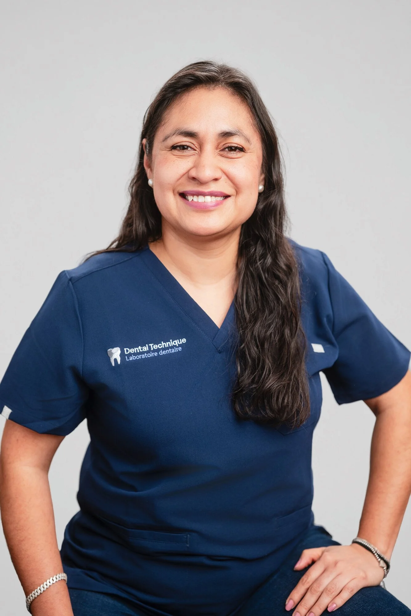 Alex, technicienne, laboratoire dentaire à Laval, Dental Technique