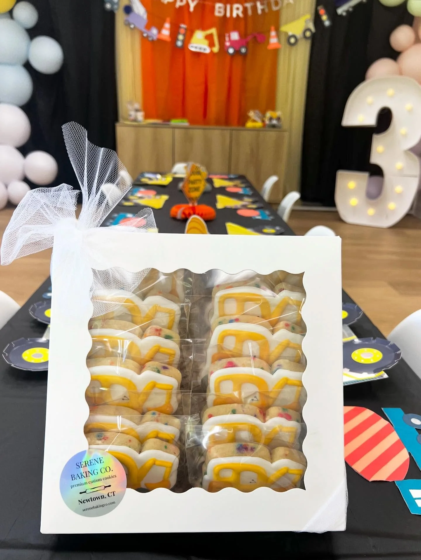These excavator cookies are the ✨perfect✨ finishing touch to our Construction themed party tomorrow! 🚧 Beautiful AND delicious! Thank you to @serenebakingco for nailing it every time!!