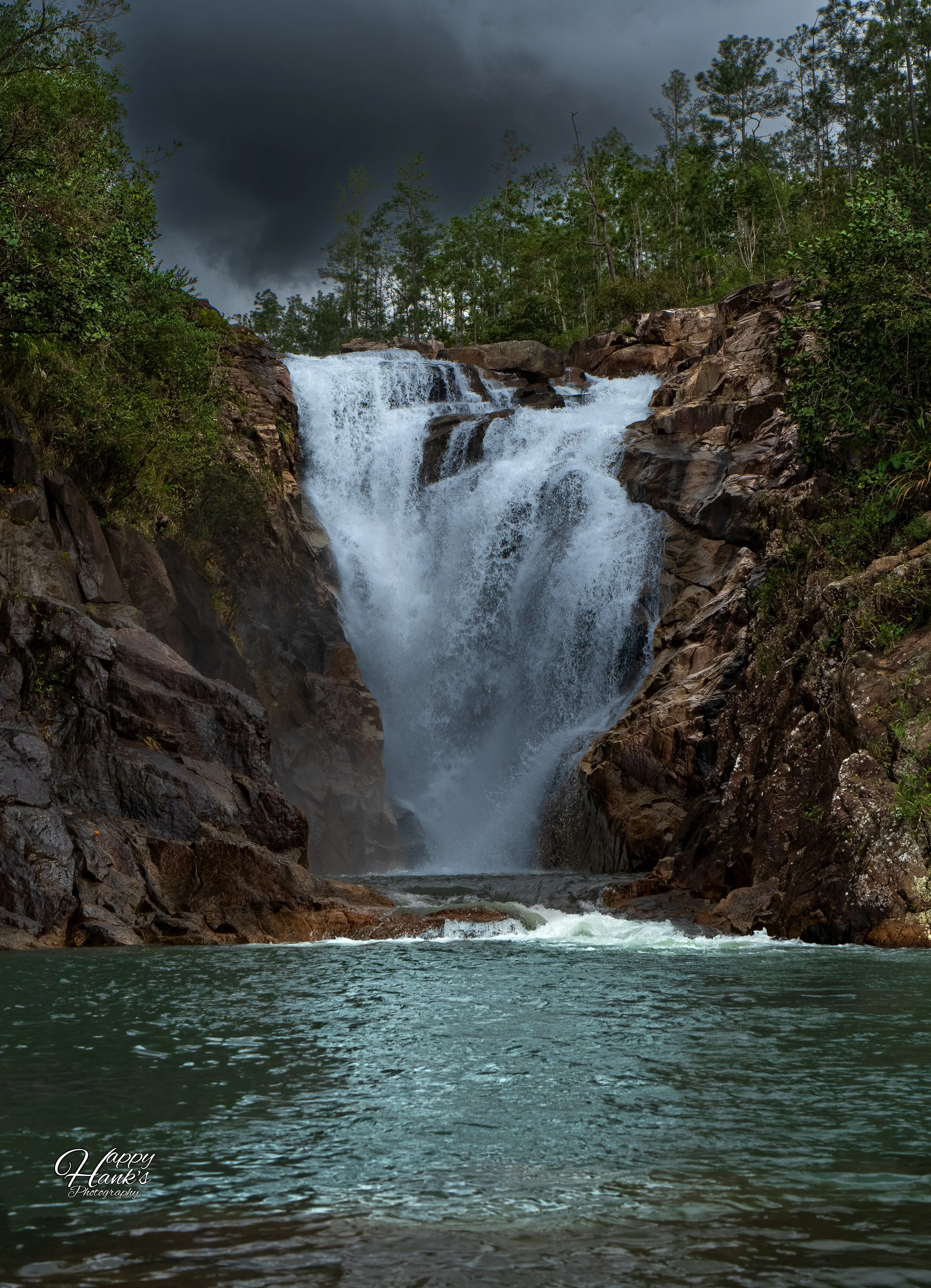 BIG ROCK FALLS BELIZE av in30x40" glass print