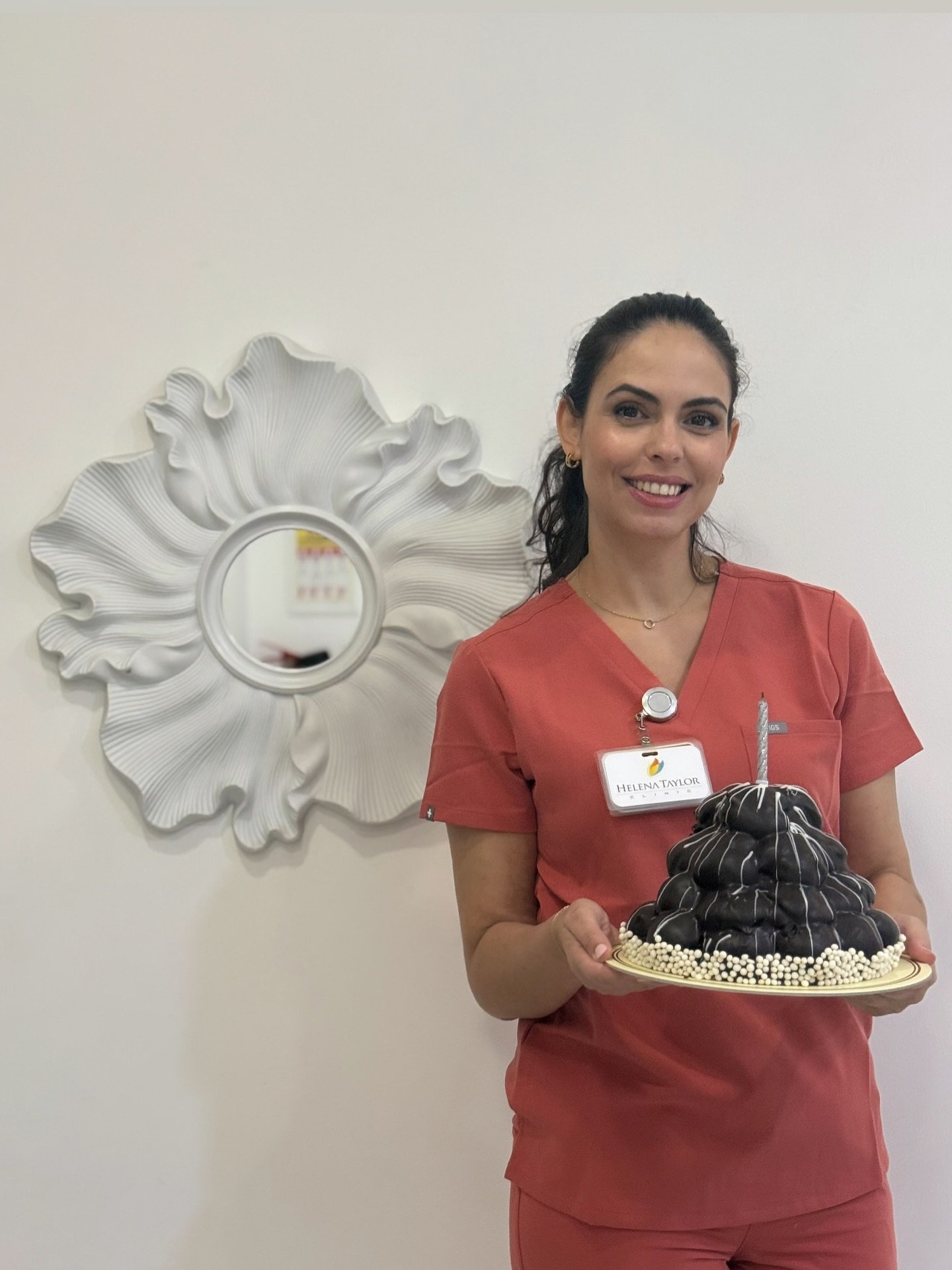 Celebrating 4 years in my favorite place 🌸, @dr.helena_taylor_clinic , and my heart is so full of gratitude 🙏. Special thanks to @helena.taylor.169 for being such an incredible human being and professional, and for teaching me so much along the way