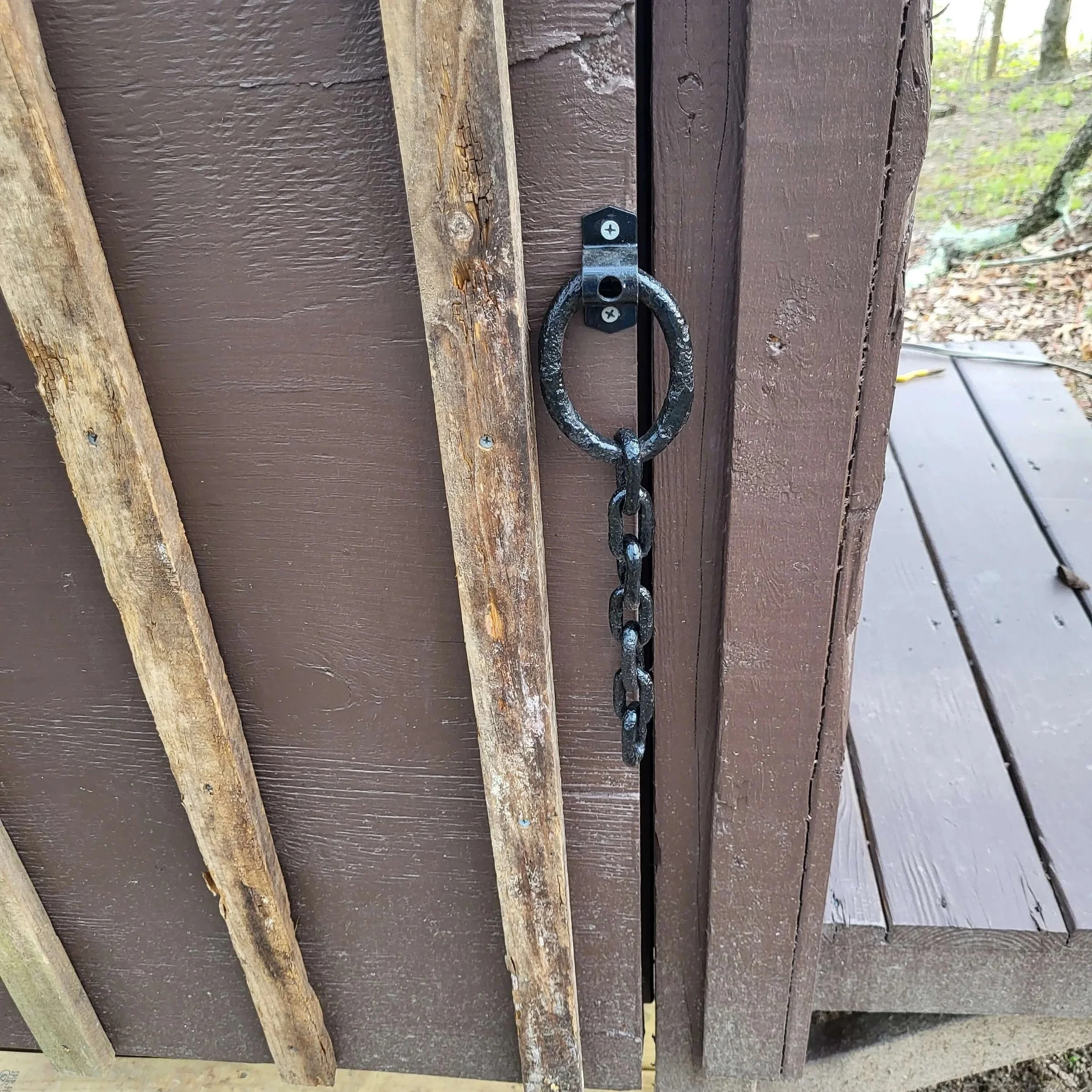 Rough Sawn Wood Detail with Chain Lock System – Outdoor Shower