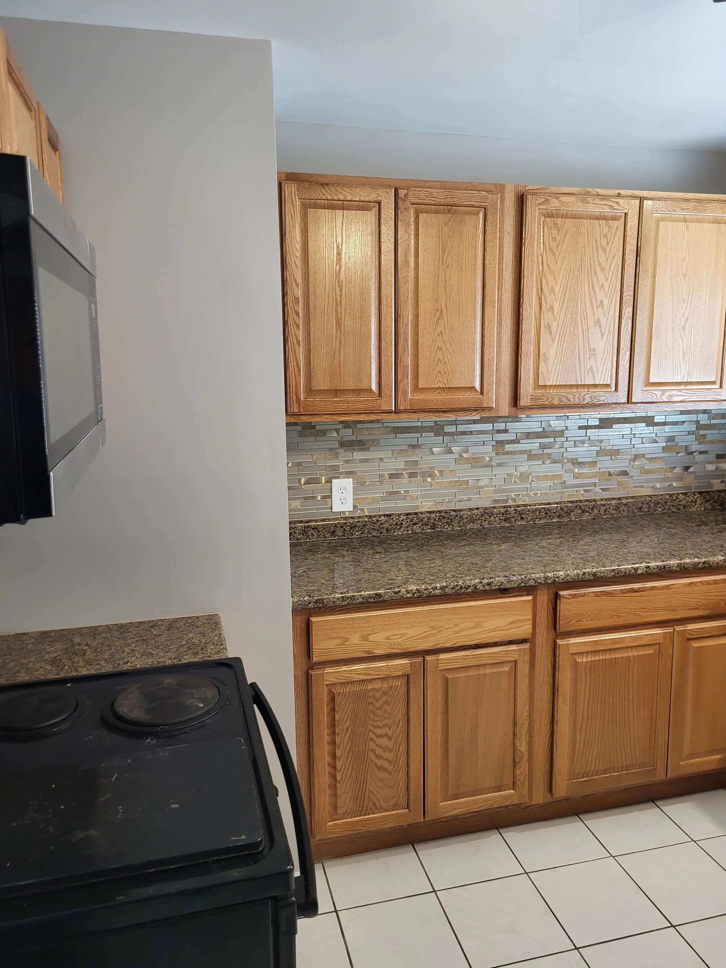 Smart kitchen remodeling with modern backsplash tile and recessed lighting by DLR Construction in Akron Ohio.