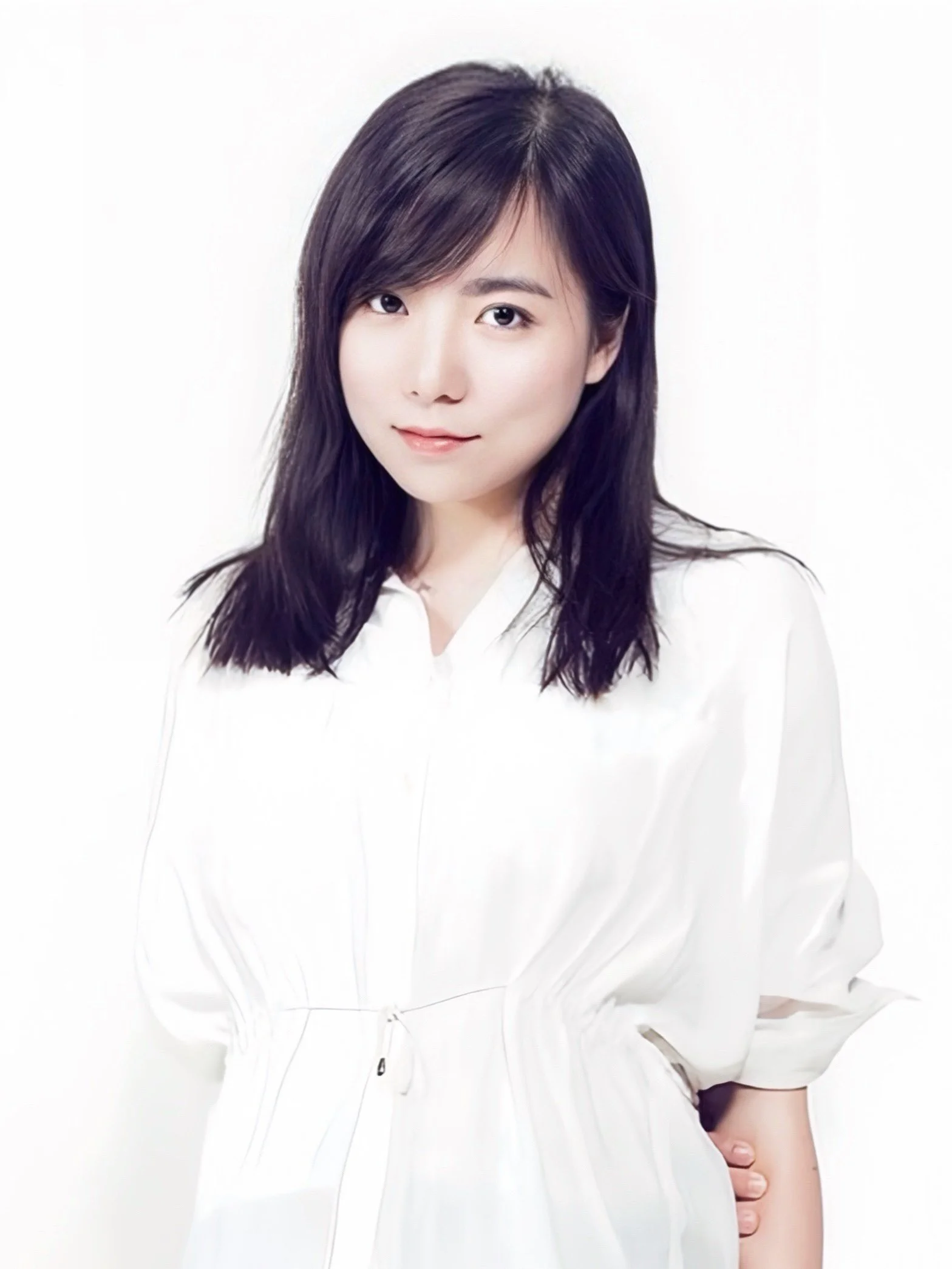 Kathy H. Zhou (Sher/Her)  is a Toronto-based interdisciplinary artist, researcher, and teacher whose work navigates cultural identity, migration, and personal narratives through drawing, painting, animation, and game design. 