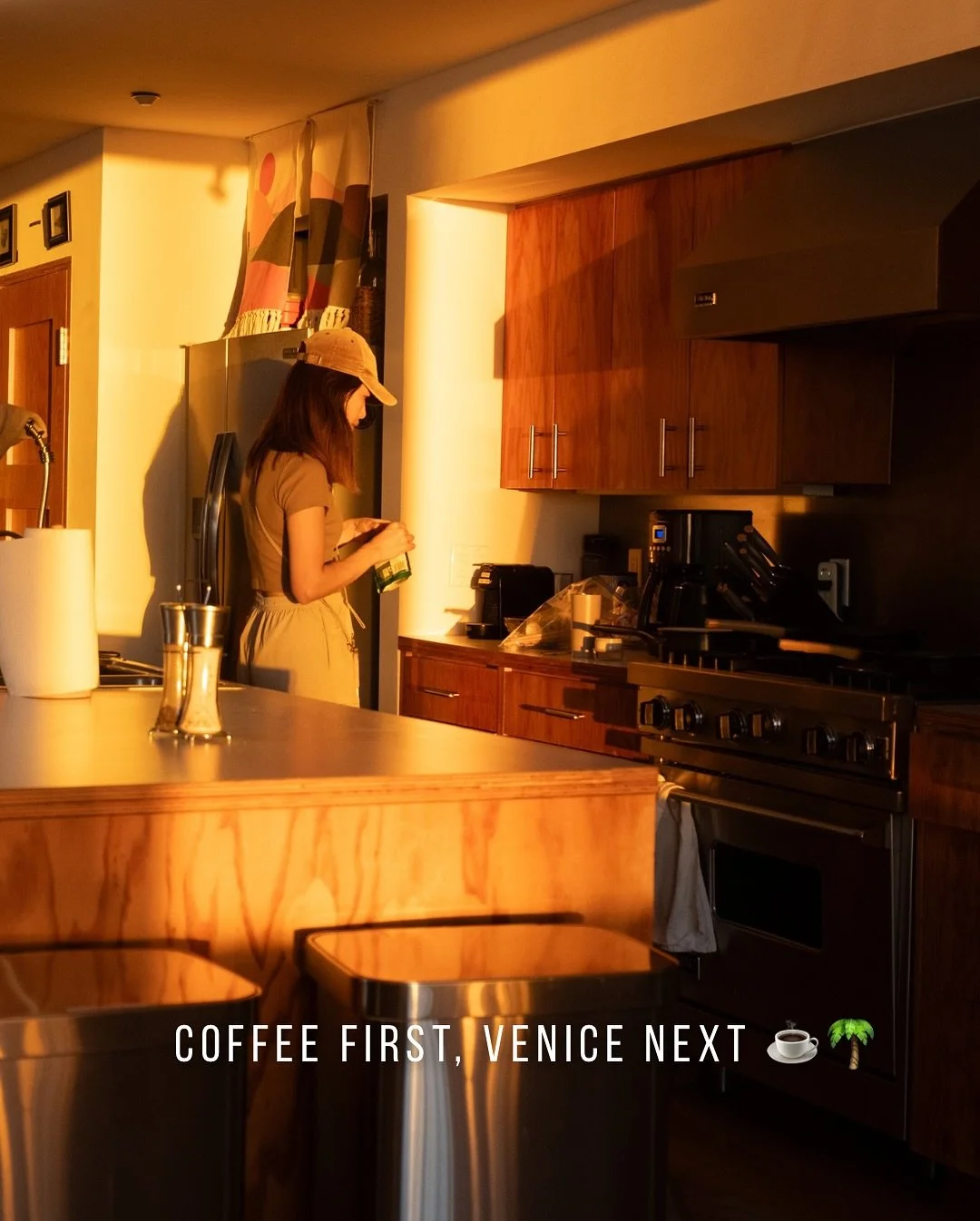 Start your morning in our sunlit shared kitchen coffee brewing, ideas flowing. ☕️
Venice Beach is just steps away. 🌴

📩 Ready to wake up here?