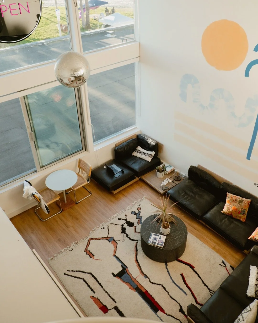 Chill. Sleep. Work. Sunset.

Your days can look like this, too. ✨

stayopen.com - your perfect Venice Beach stay. 💛

#StayOpen #PodHotel #VeniceBeach #SoCal