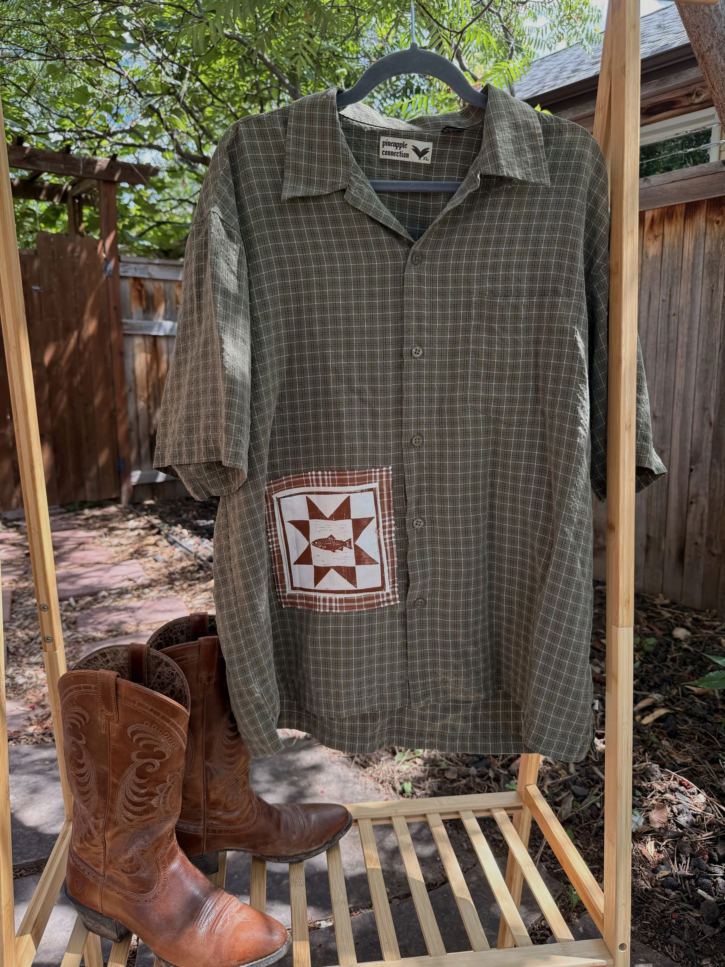 river quilt square button up (xl)