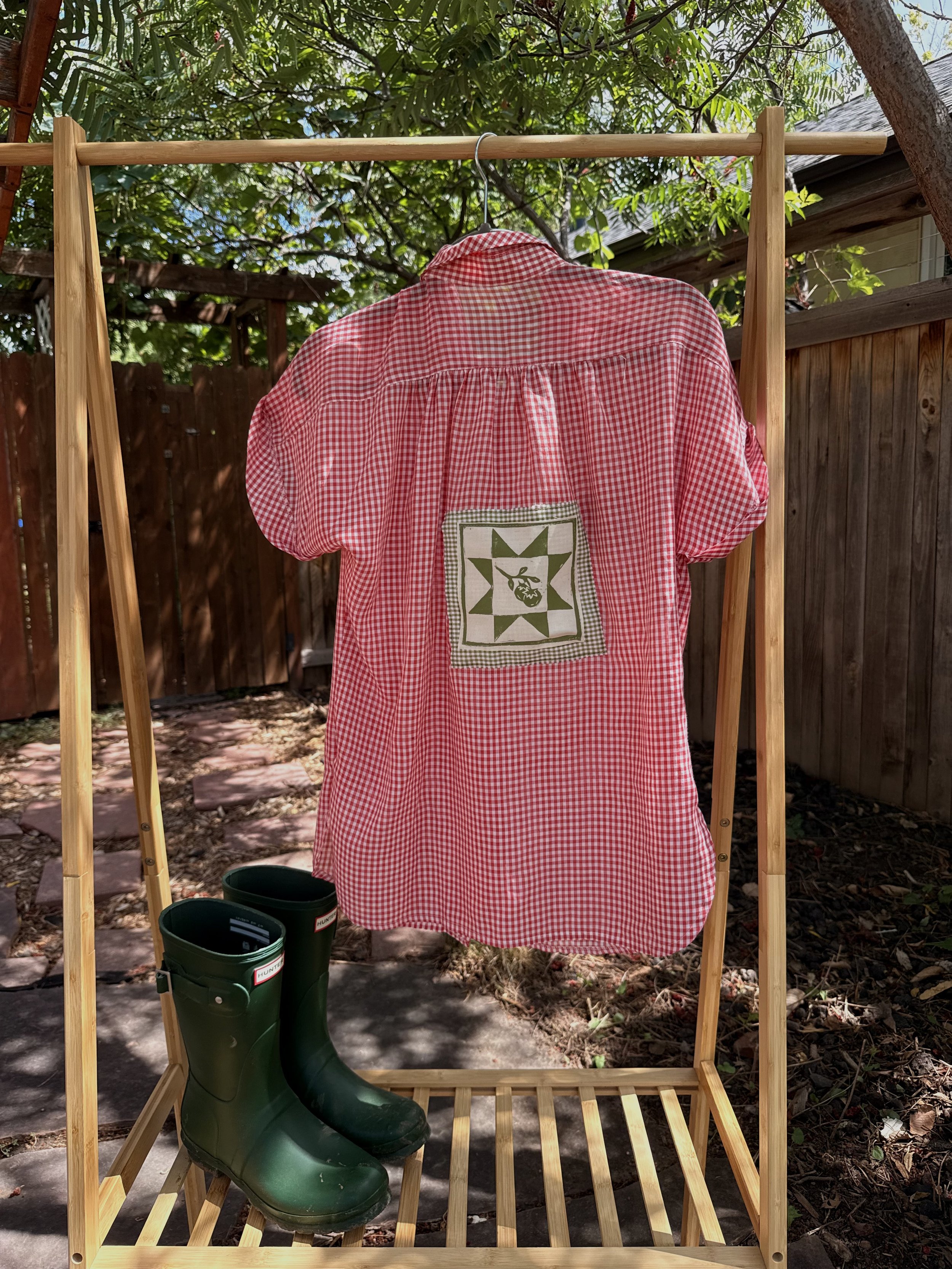 tomato button up (m)