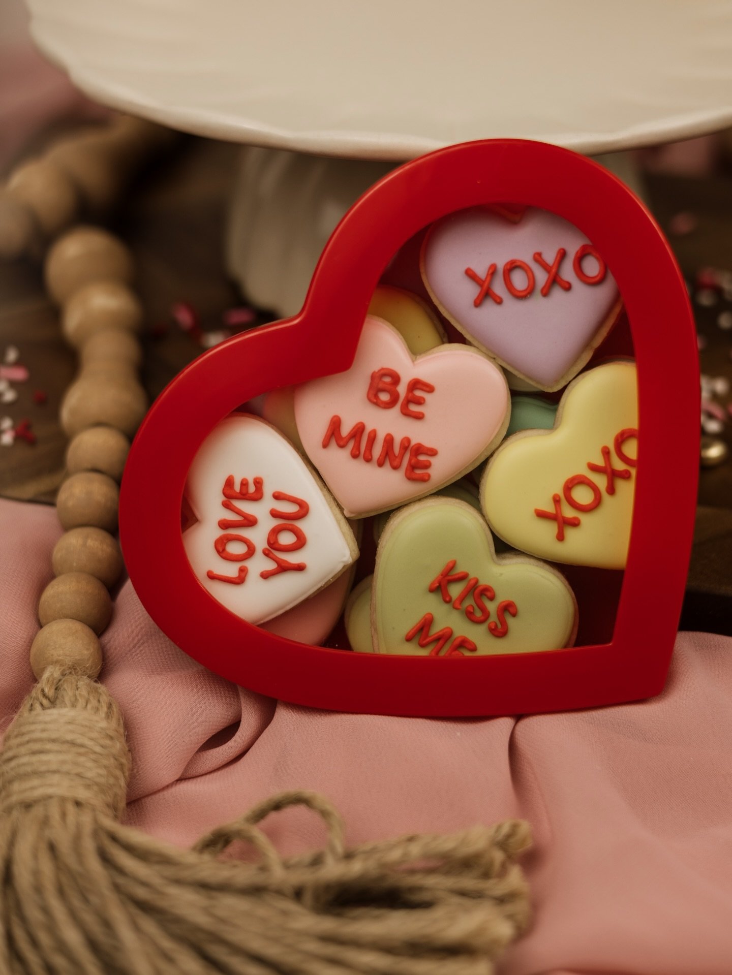 Just a tiny sneak peak at *some* of the vday options dropping TONIGHT!!&hearts;️&hearts;️ 

I spent weeks perfectly curating these options so that there is something for everyone to share, gift, or treat yourself! There will be some new options never