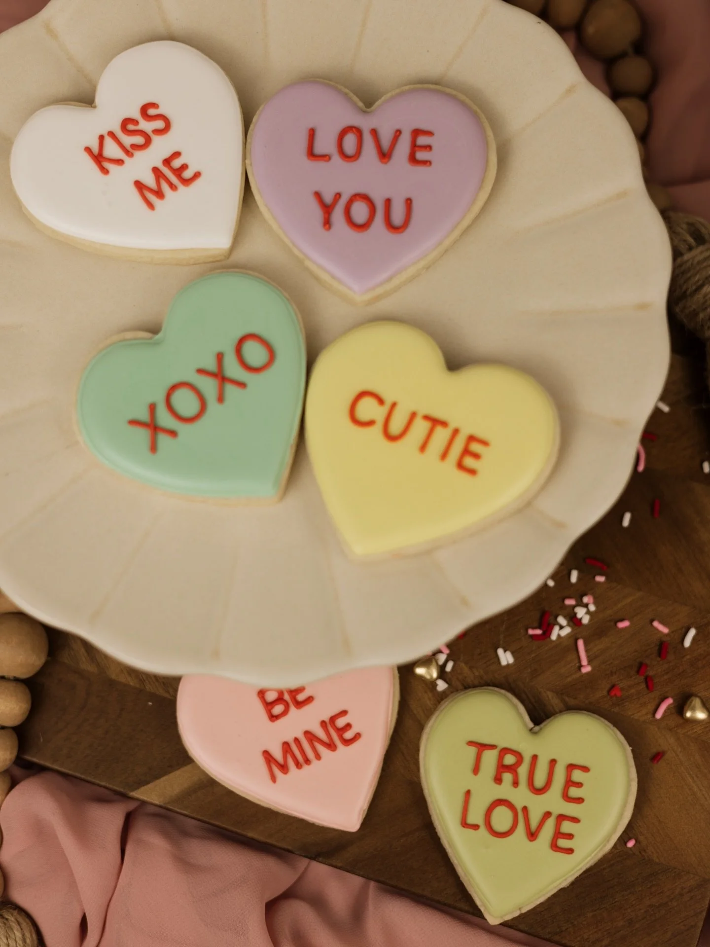 Your girl/man doesn&rsquo;t want flowers for vday&hellip; they want sweet treats&mdash;> Swipe for the spicy version 🔥🌶️

Monday is the last day to get Valentine&rsquo;s Day orders in! Shop here www.violetflourbakes.com/shop (link in bio!) 

#vd