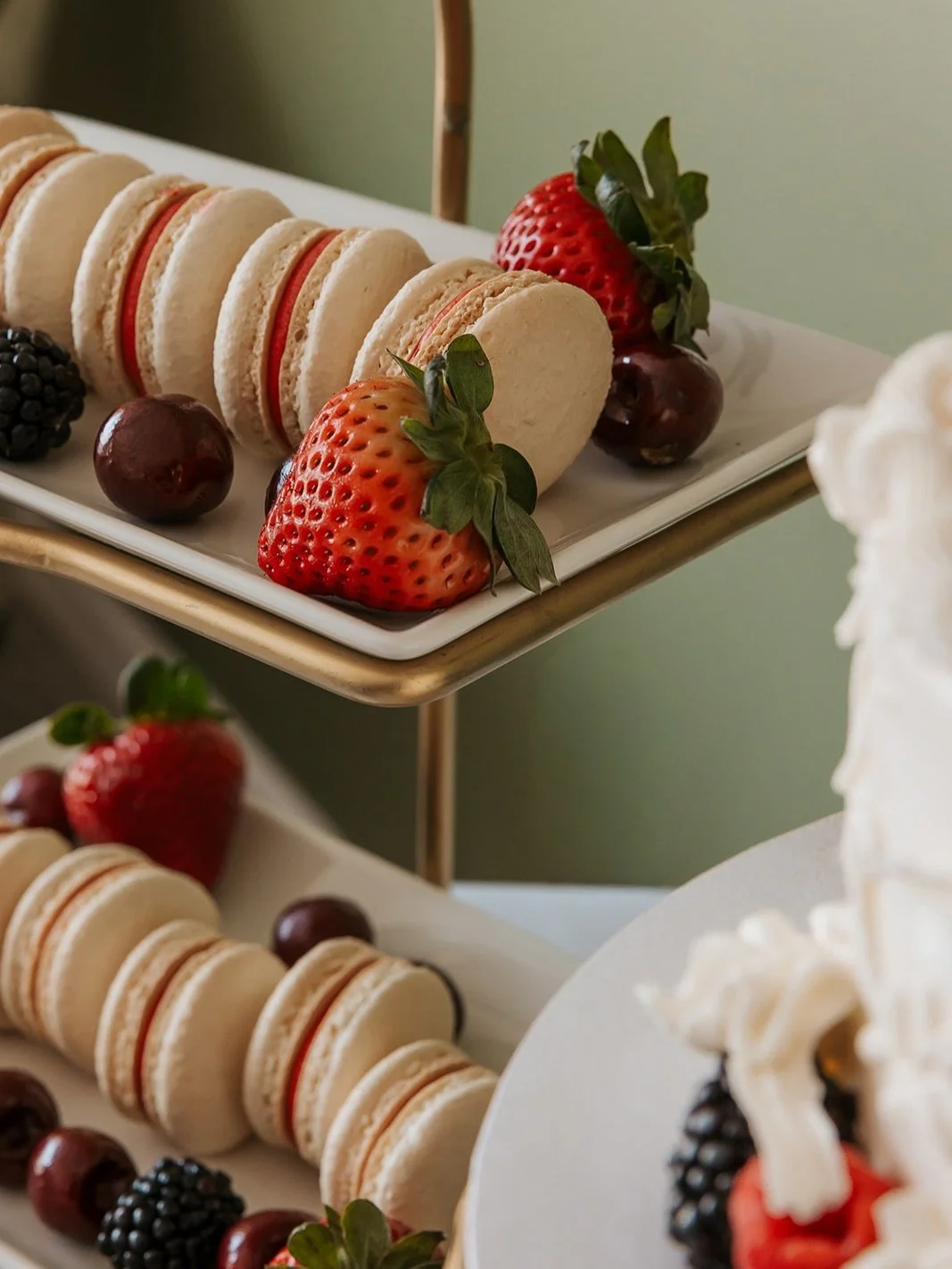 French macarons are the sweetest way to elevate your dessert table &hearts;️

Delicate, elegant, and customizable. Perfect for favor boxes, towers, dessert tables, or mixed into your cake display. Flavors, colors and designs can be perfectly curated 