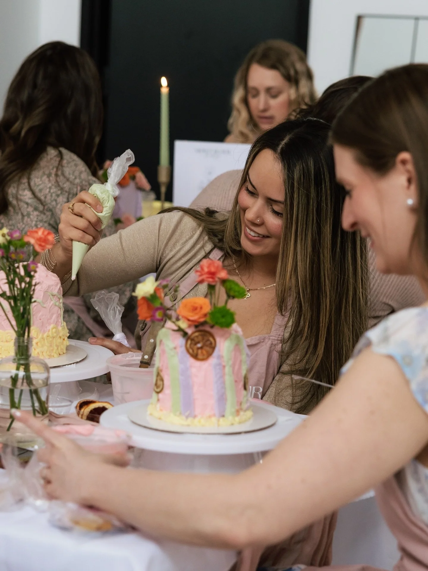 Tickets are beginning to sell out for our second Petals &amp; Piping class, and I promise you&rsquo;ll want to be there🌸🍰🪩✨

Join us on Sunday, April 19th at the beautiful @grcreatorstudio for an elevated garden party cake decorating experience. B