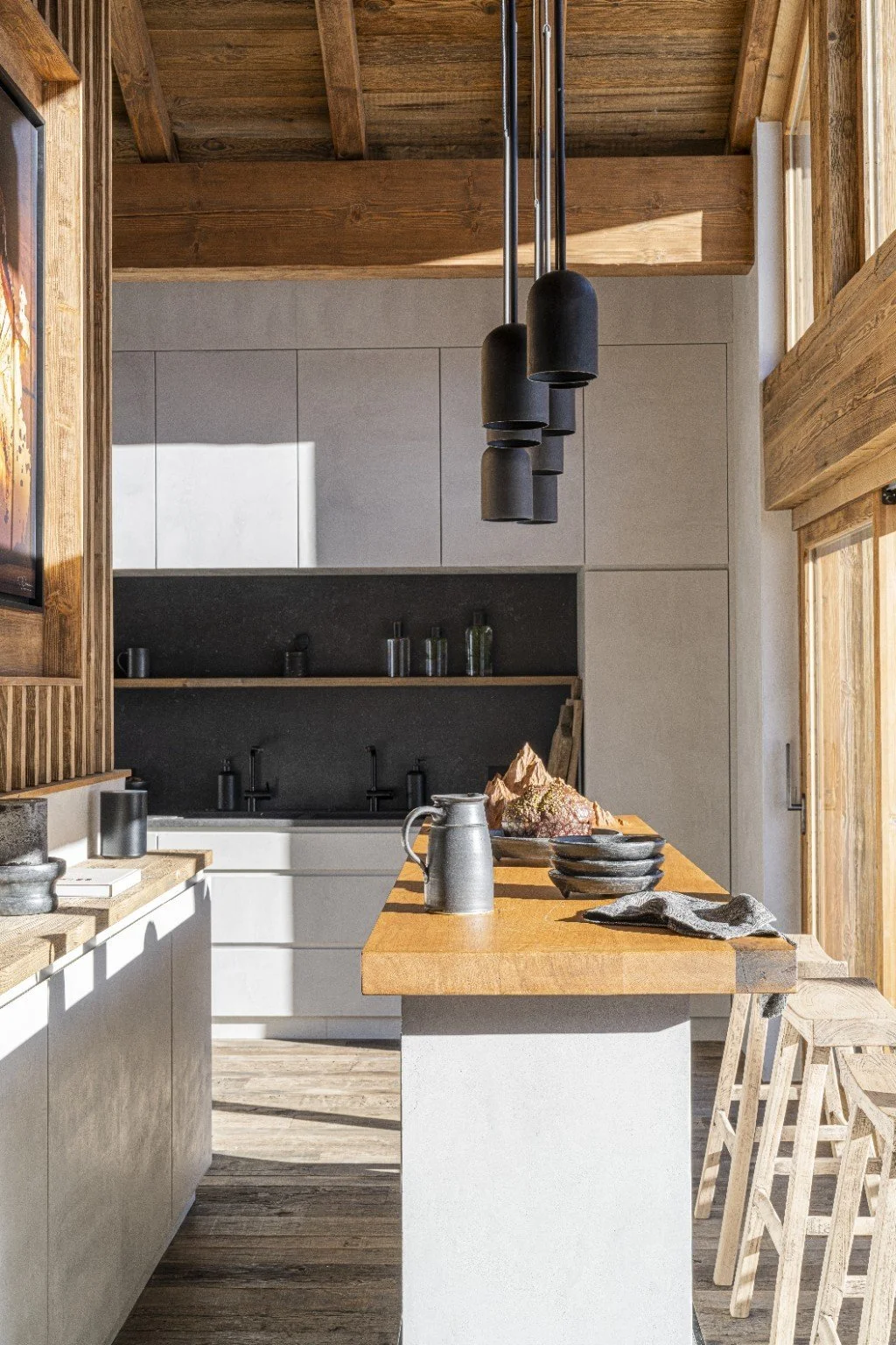 Îlot central du Chalet Eden à Saint-Martin-de-Belleville – enduit décoratif sur mesure réalisé par Maison PARIÈS